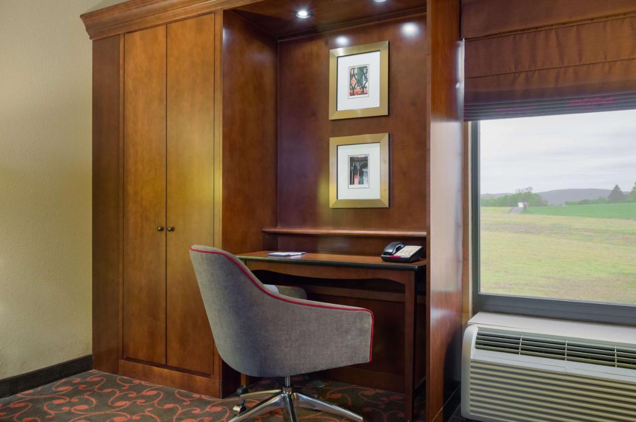 Executive King Room with Sofa Bed - Non-Smoking