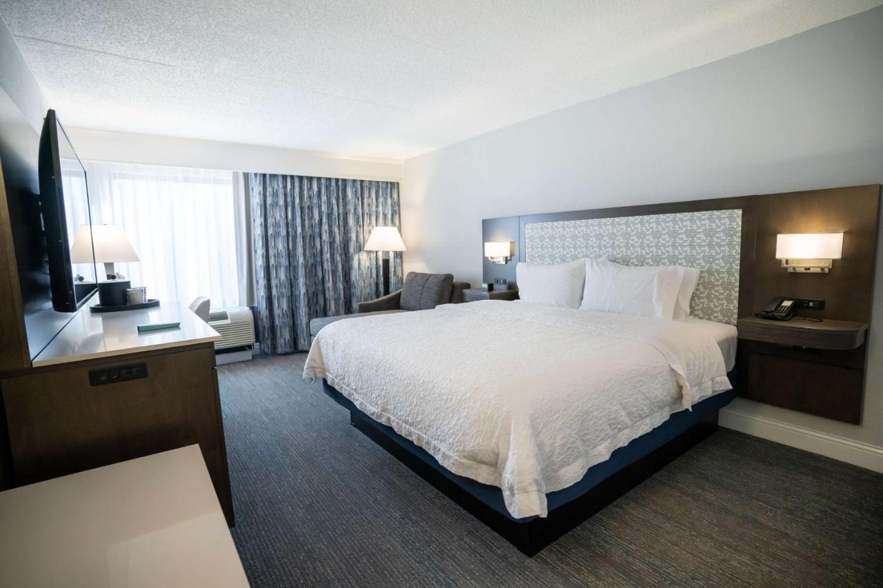 King Room with King Bed - Non-Smoking