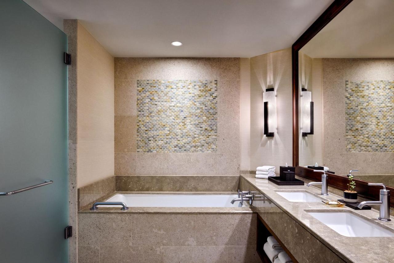 Guest room, 1 King, Resort view, or Mountain View, Balcony