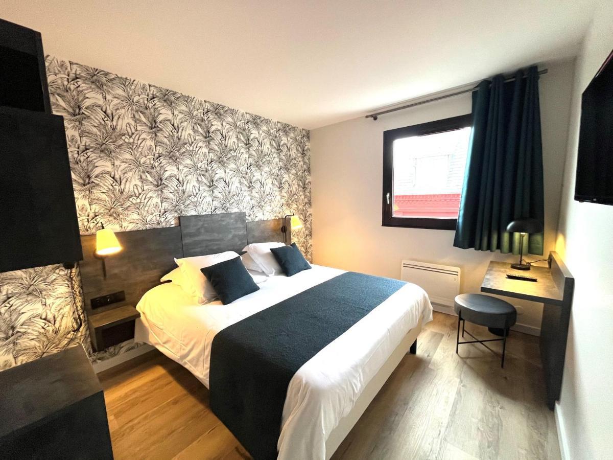 Double Room with Street View
