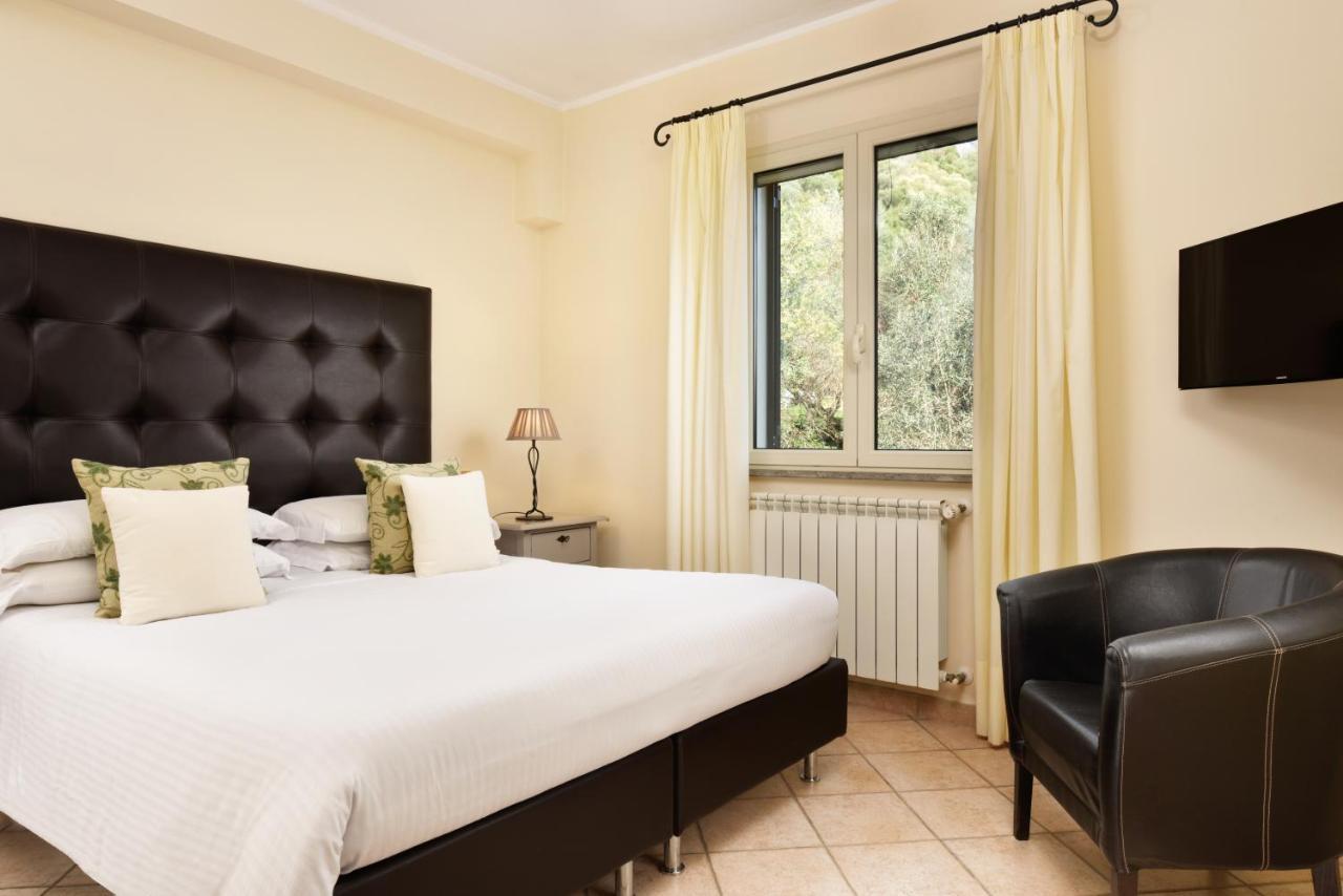 Deluxe One-Bedroom Apartment,1499226913:JPEG