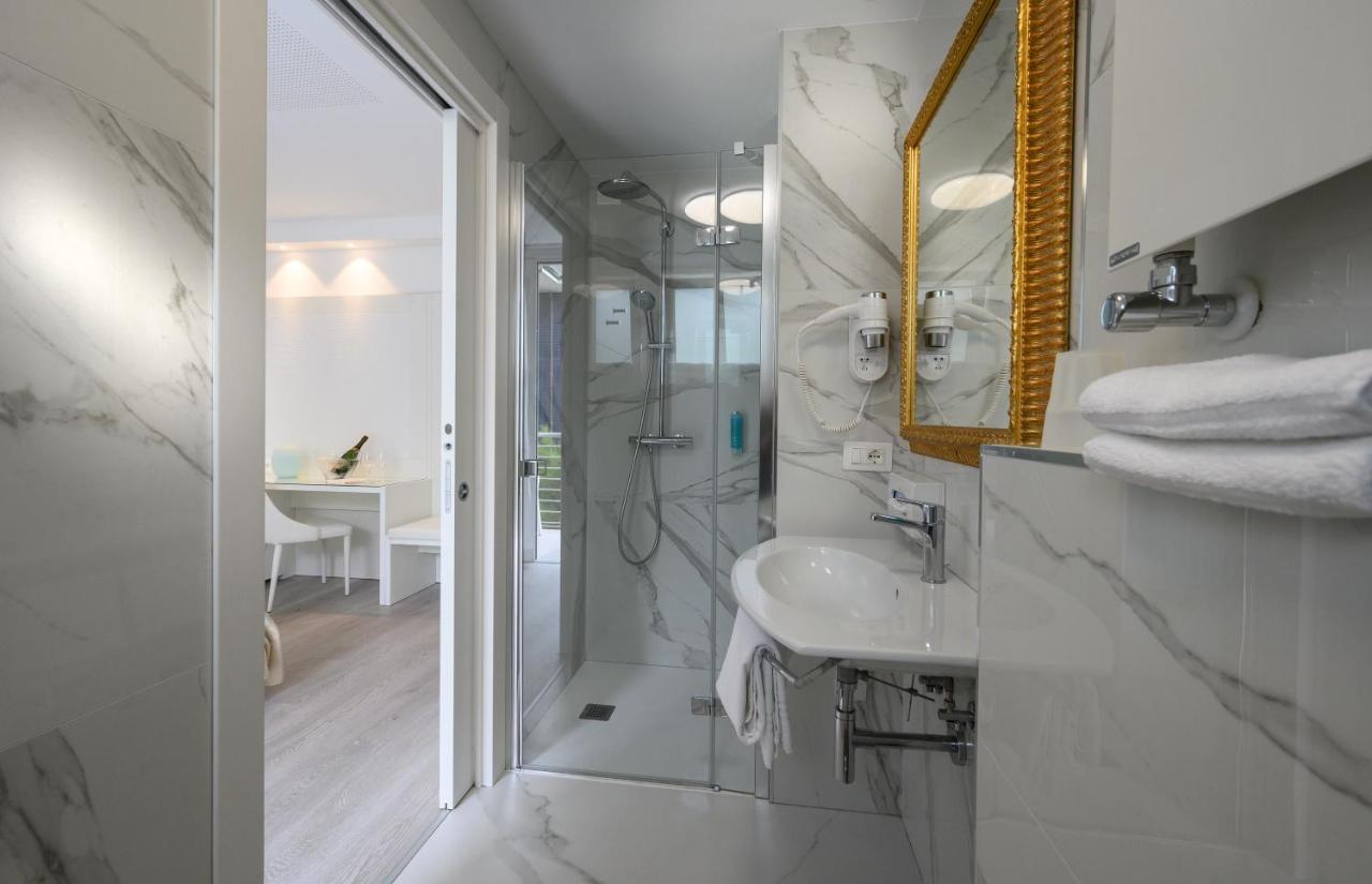Luxury Triple Room,1498666627:JPEG
