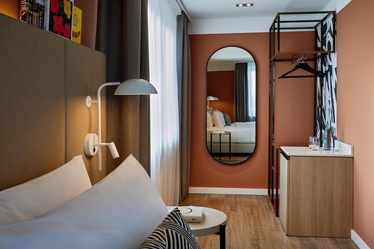 Executive Zimmer mit Kingsize-Bett und Stadtblick