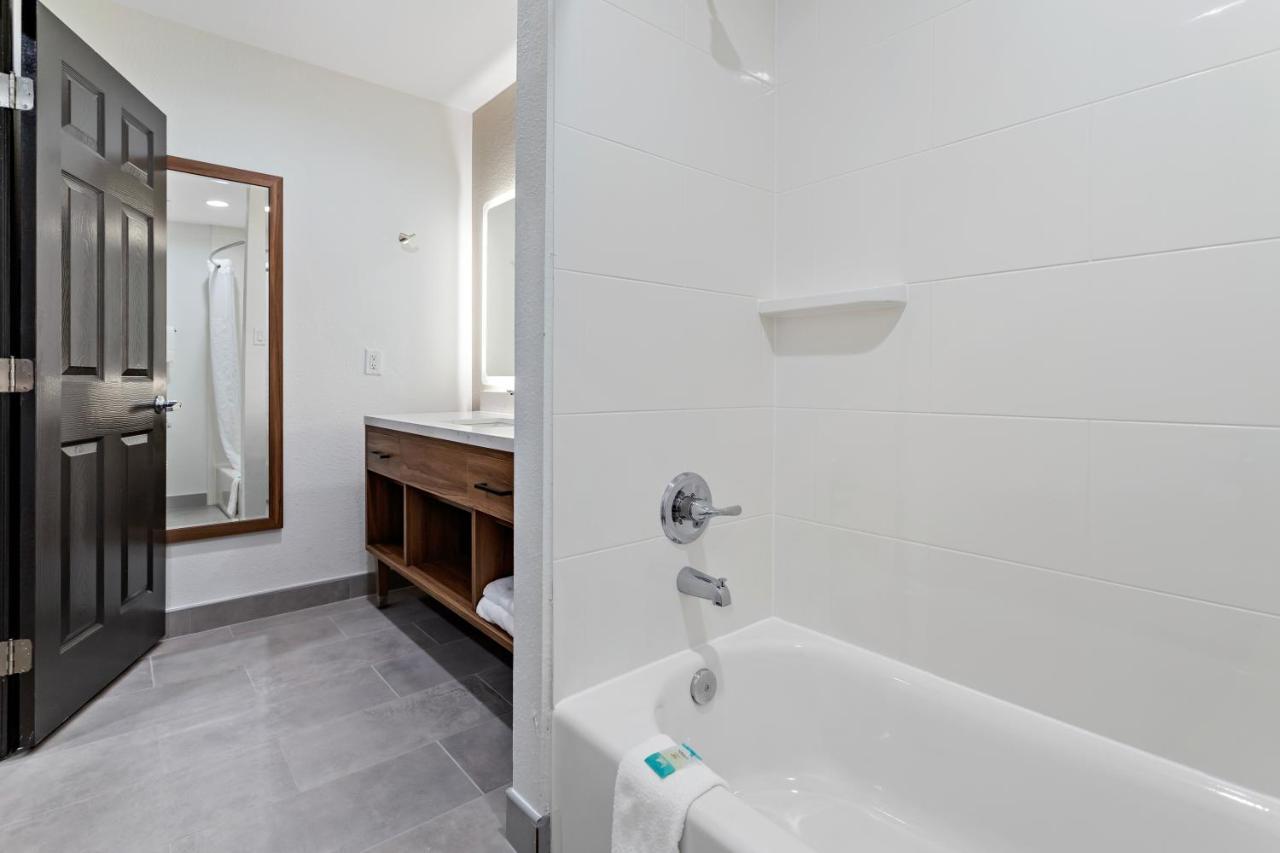 Premium King Room - Mobility Access/Non-Smoking