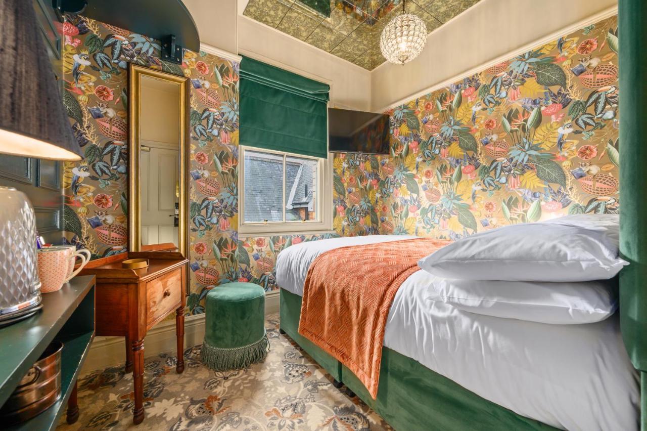 Small Queen Room,1520891683:JPEG