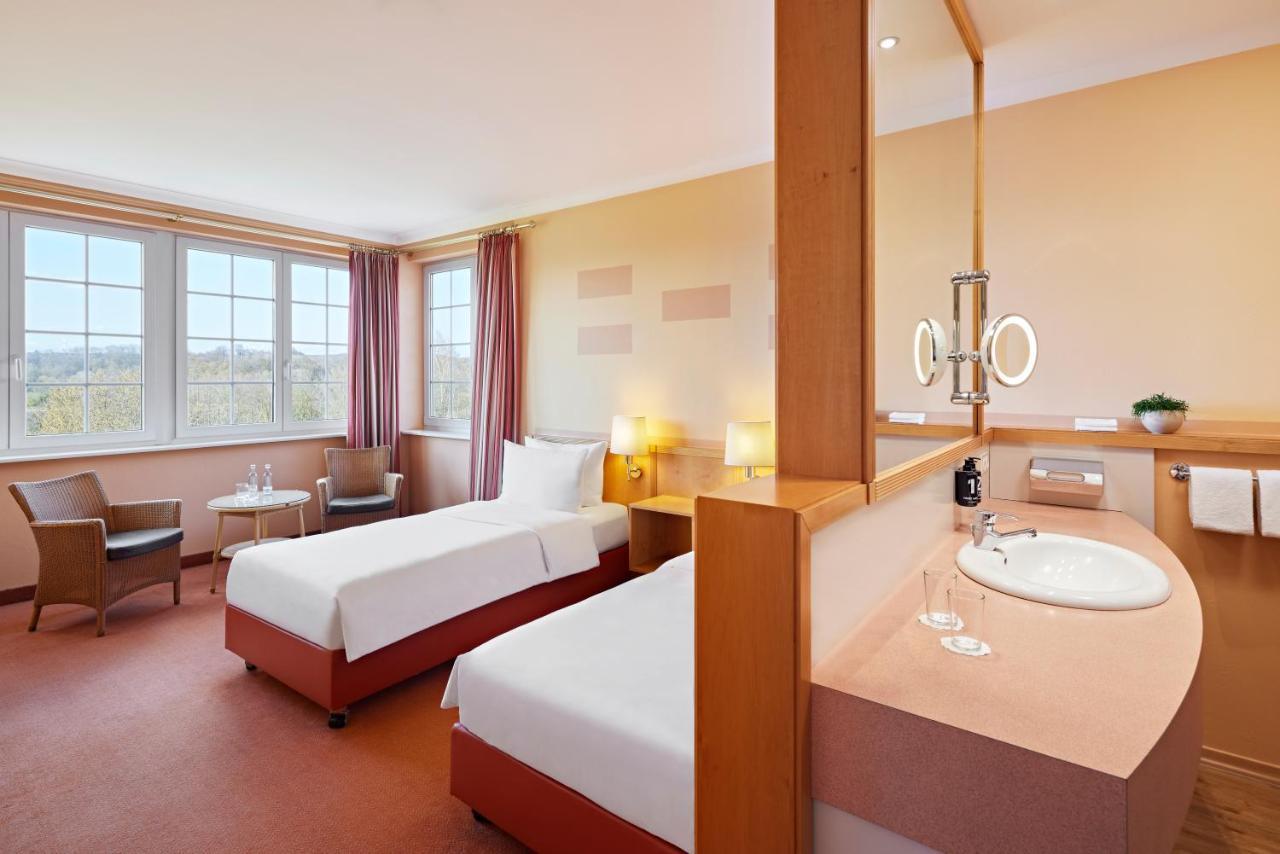 Tweepersoonskamer met 2 Aparte Bedden en Badkamer