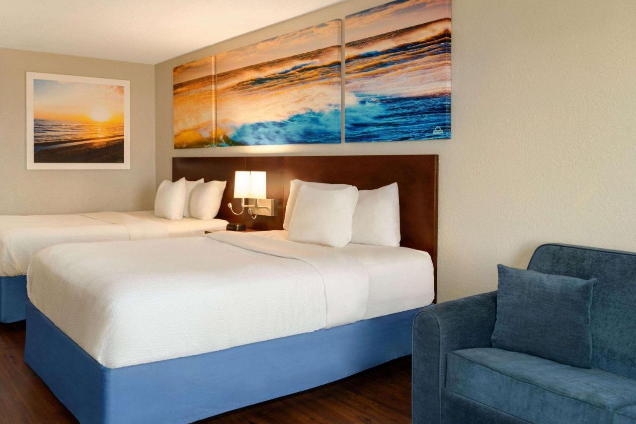 Deluxe Queen Room with Two Queen Beds - Non-Smoking