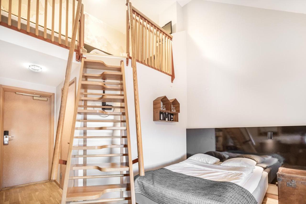 Family Room with Four Single Beds - Loft