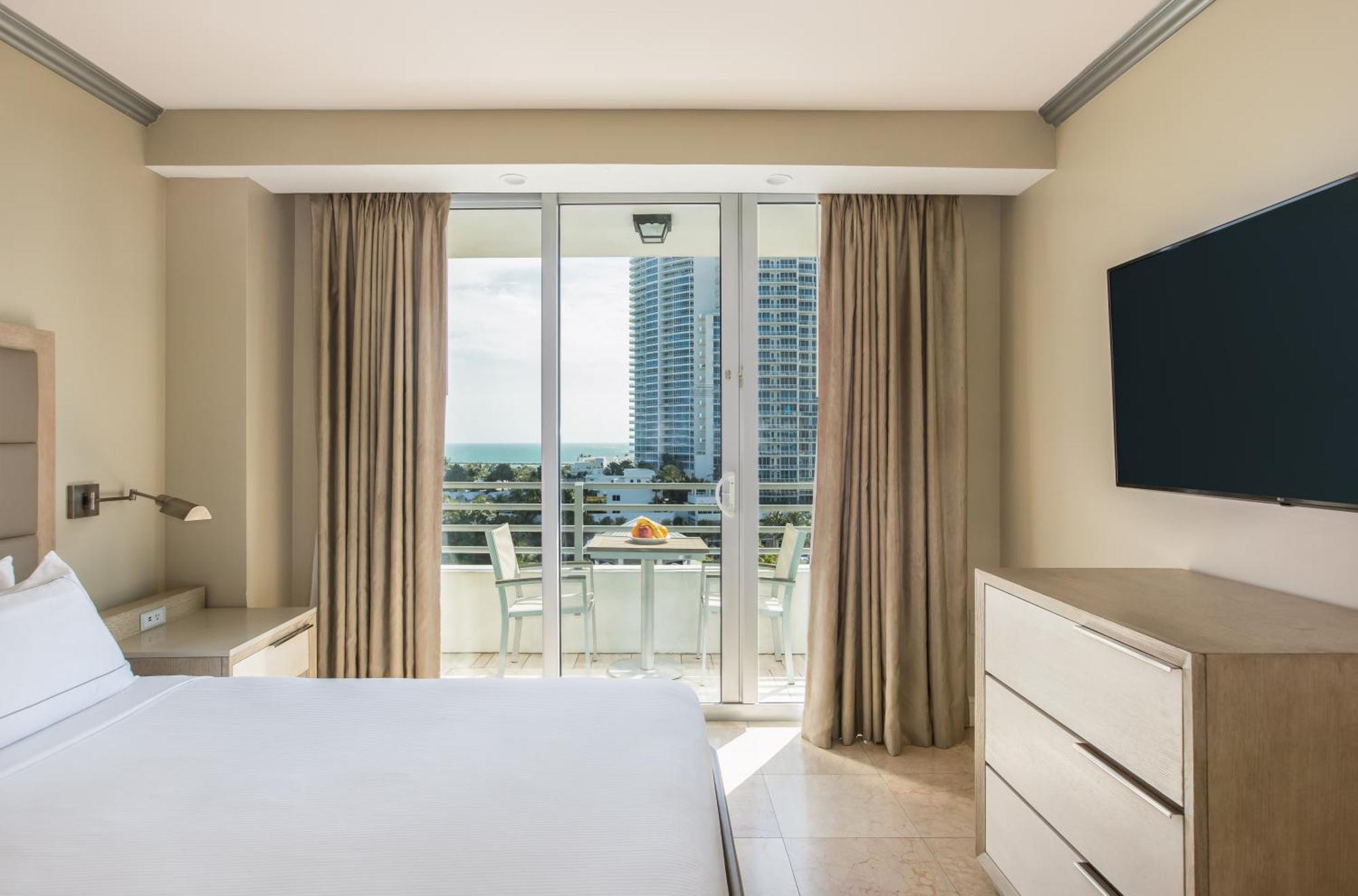 One-Bedroom King Suite with Partial Ocean View