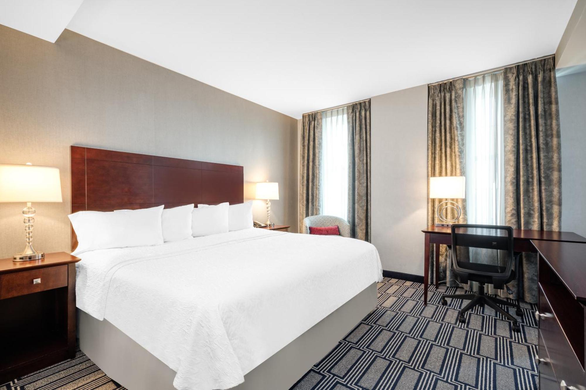 King Room with King Bed - Non-Smoking