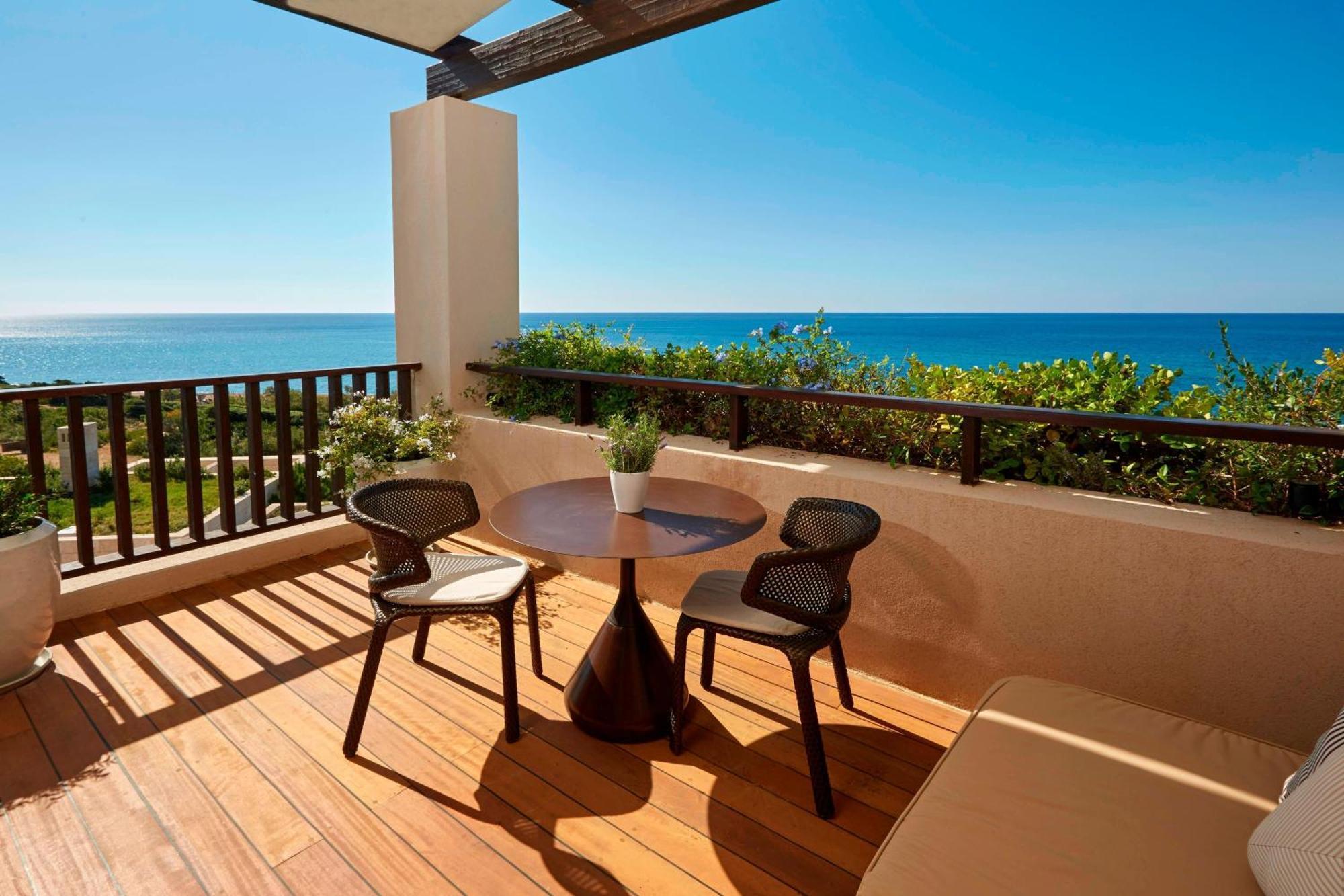 Premium Deluxe Sea View Guest room 1 King Balcony