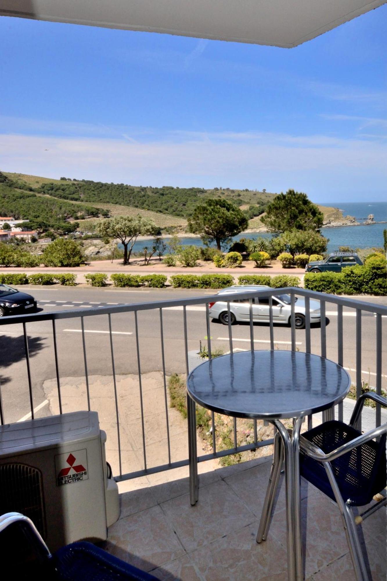 One-Bedroom Apartment Sea Side