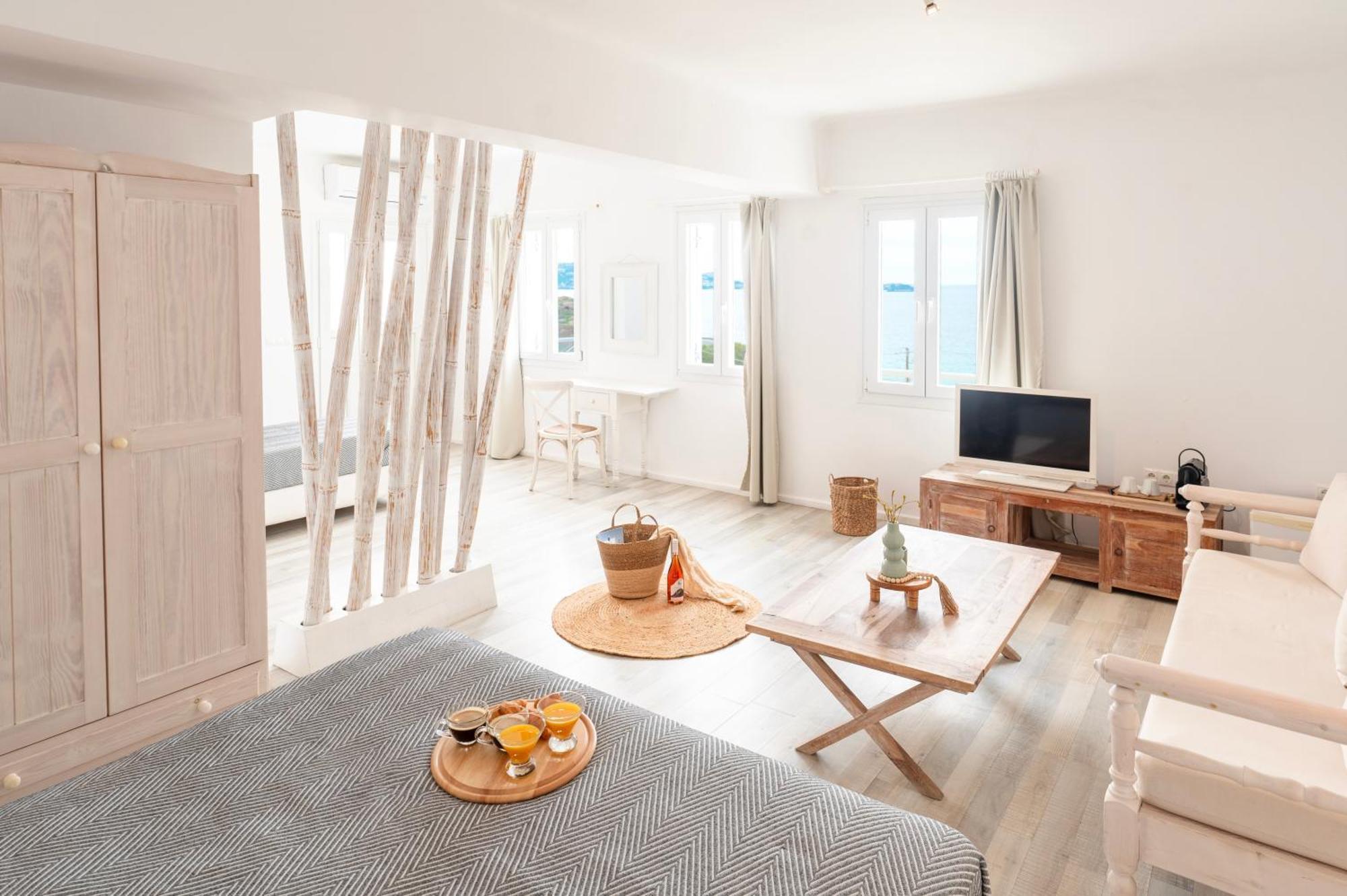 Deluxe Triple Room Balcony Sea View