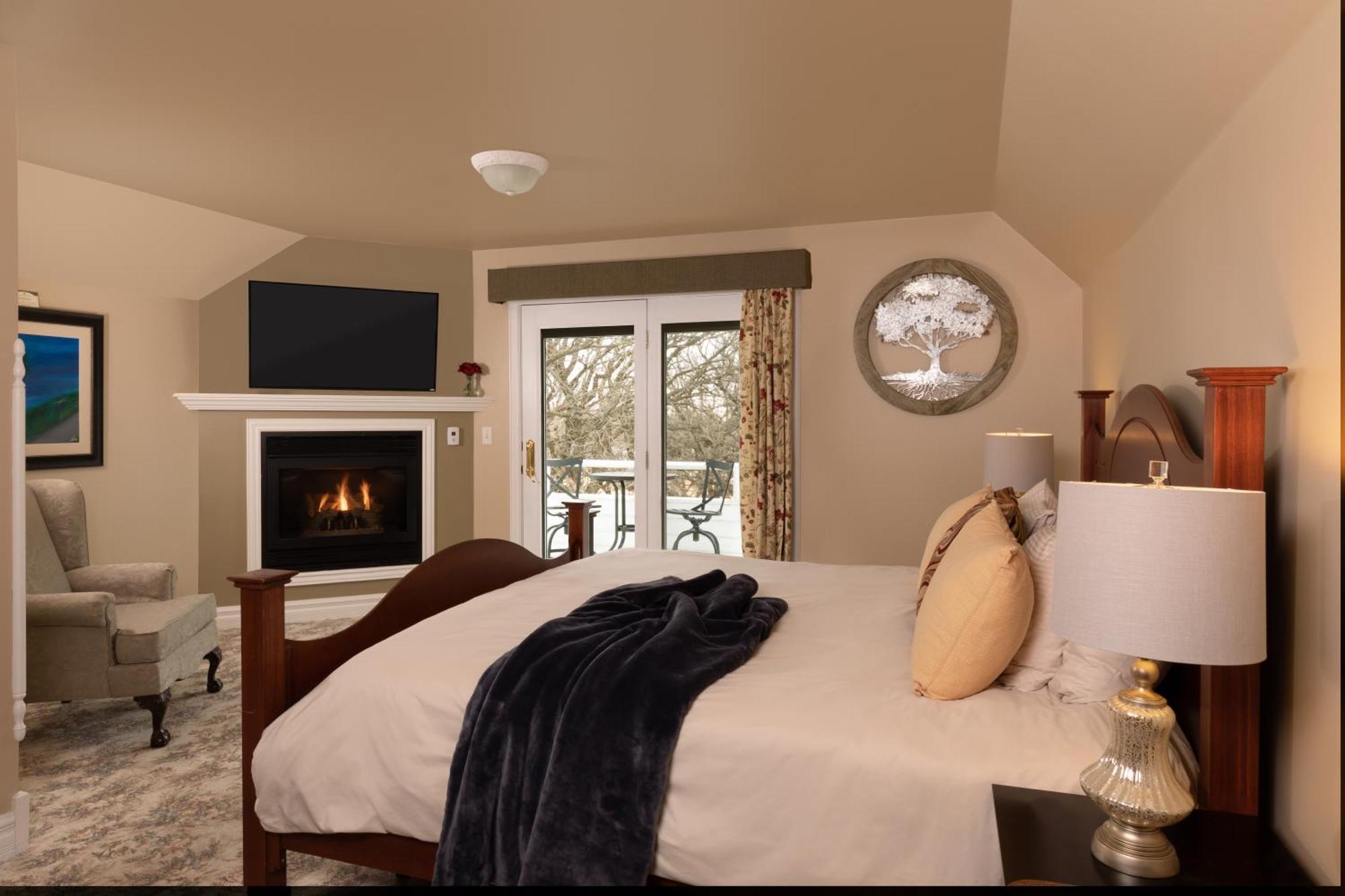 Deluxe King Suite