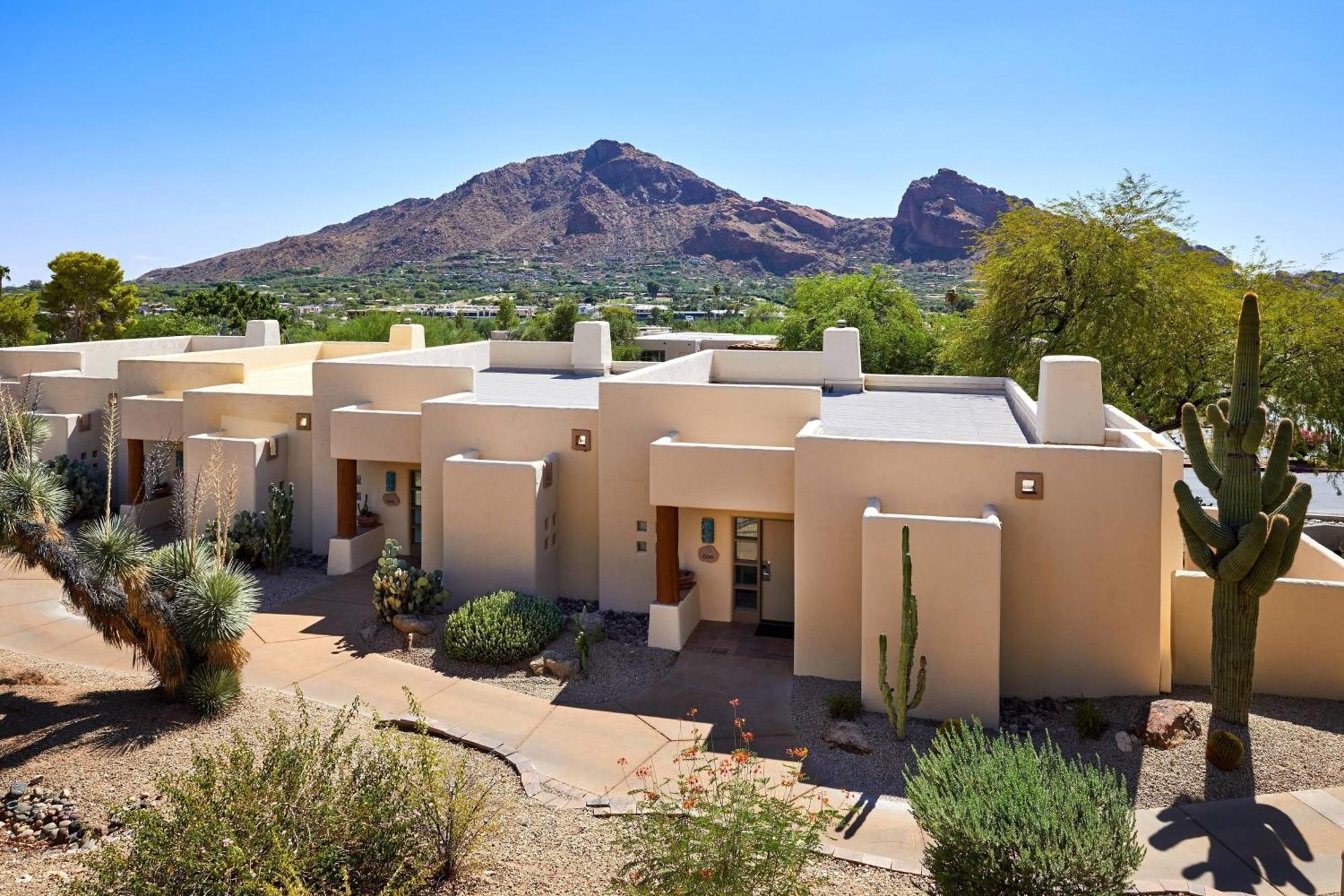Deluxe Pool Suite 2 Bedroom Suite Mountain view Fireplace