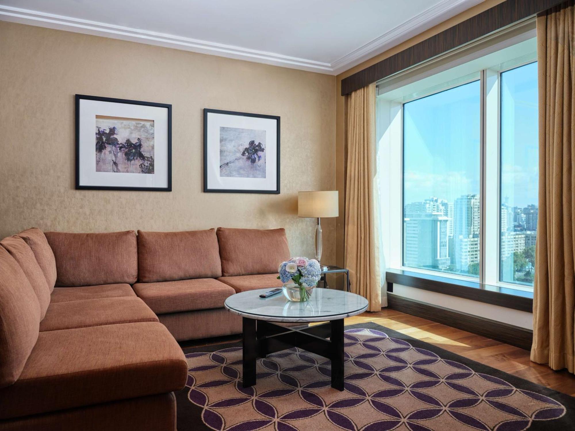 Caspian Suite with Executive Lounge Access