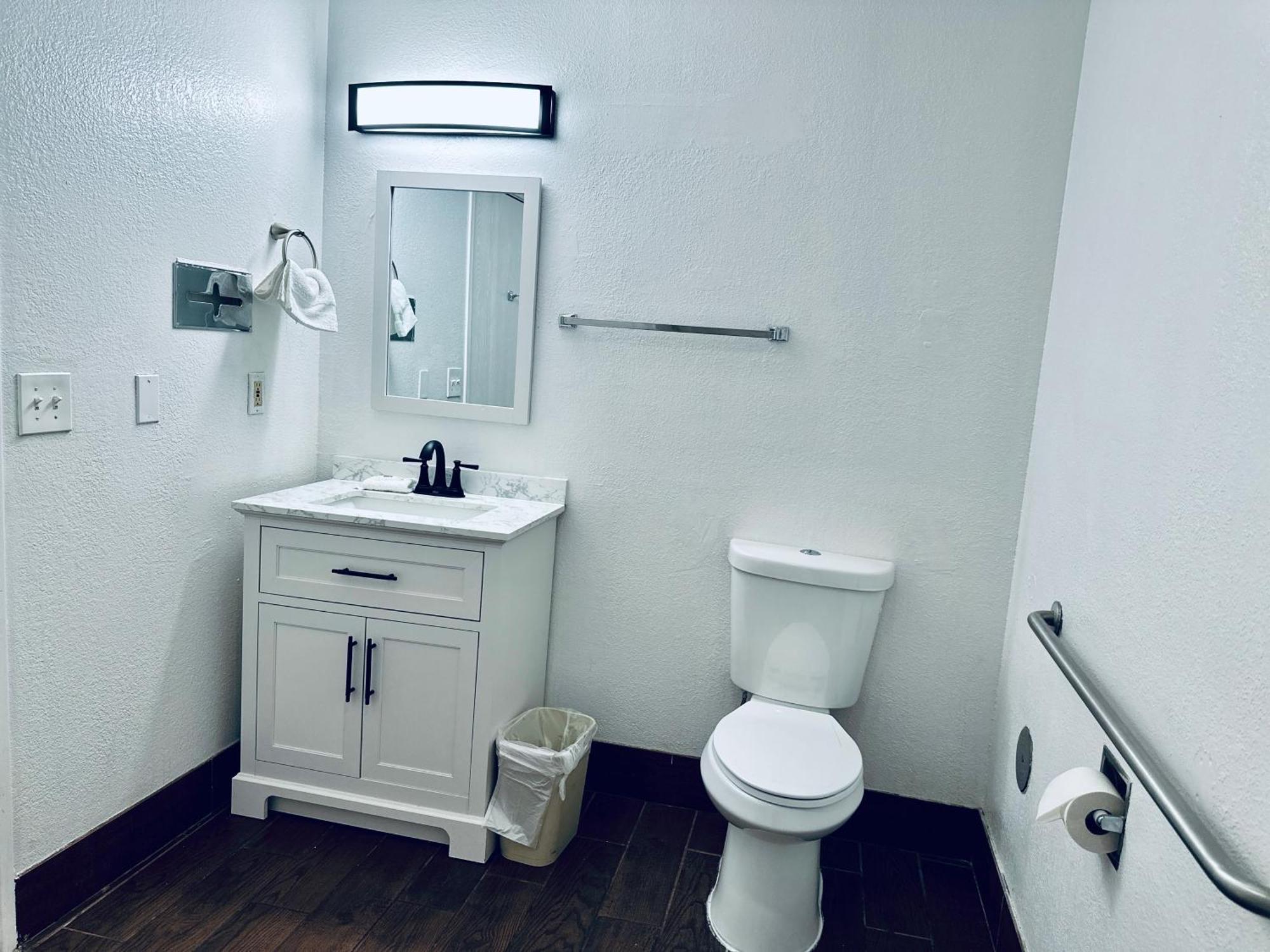 King Room - Disability Access - Non-Smoking