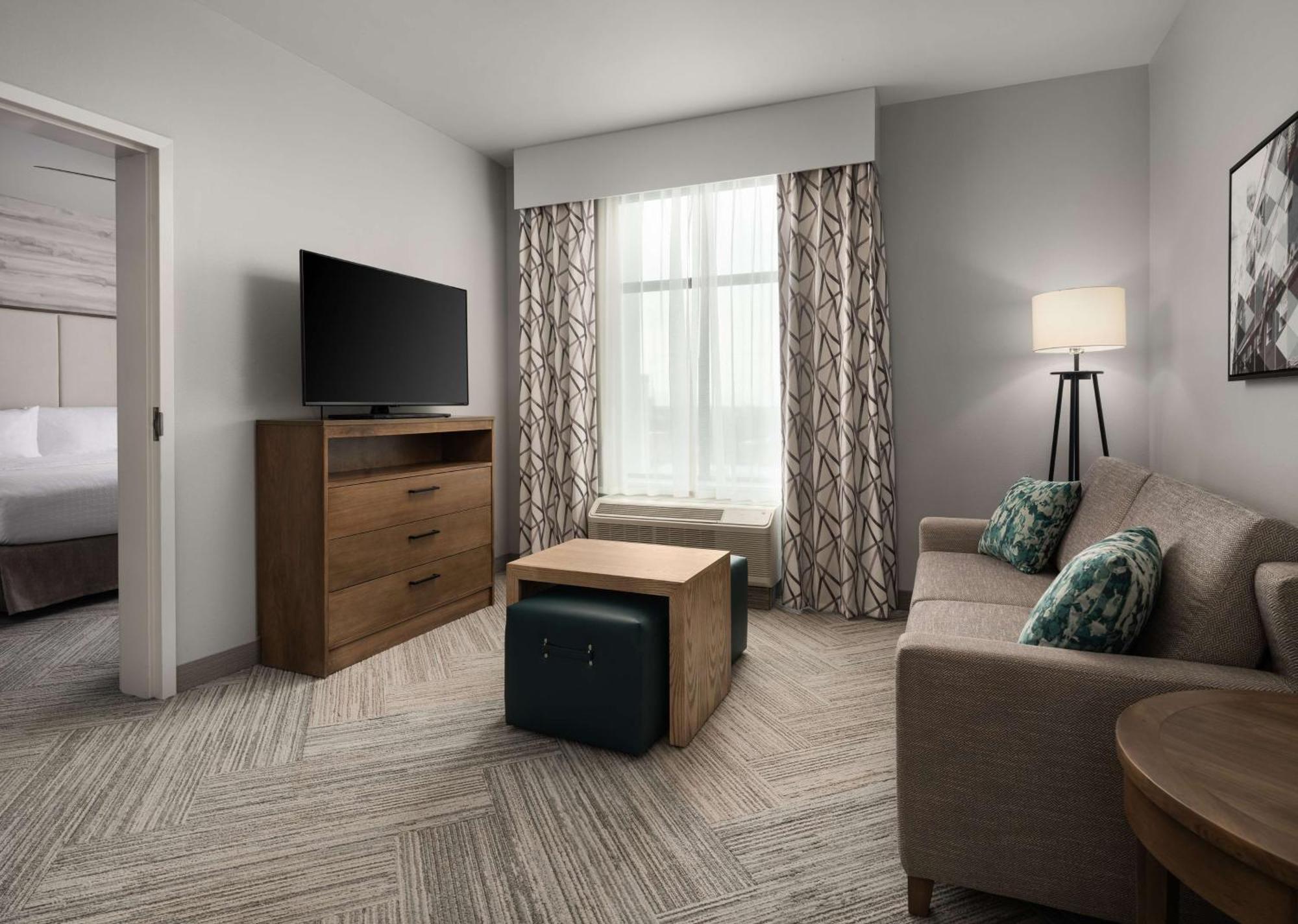 King Suite - Mobility Access/Non-Smoking