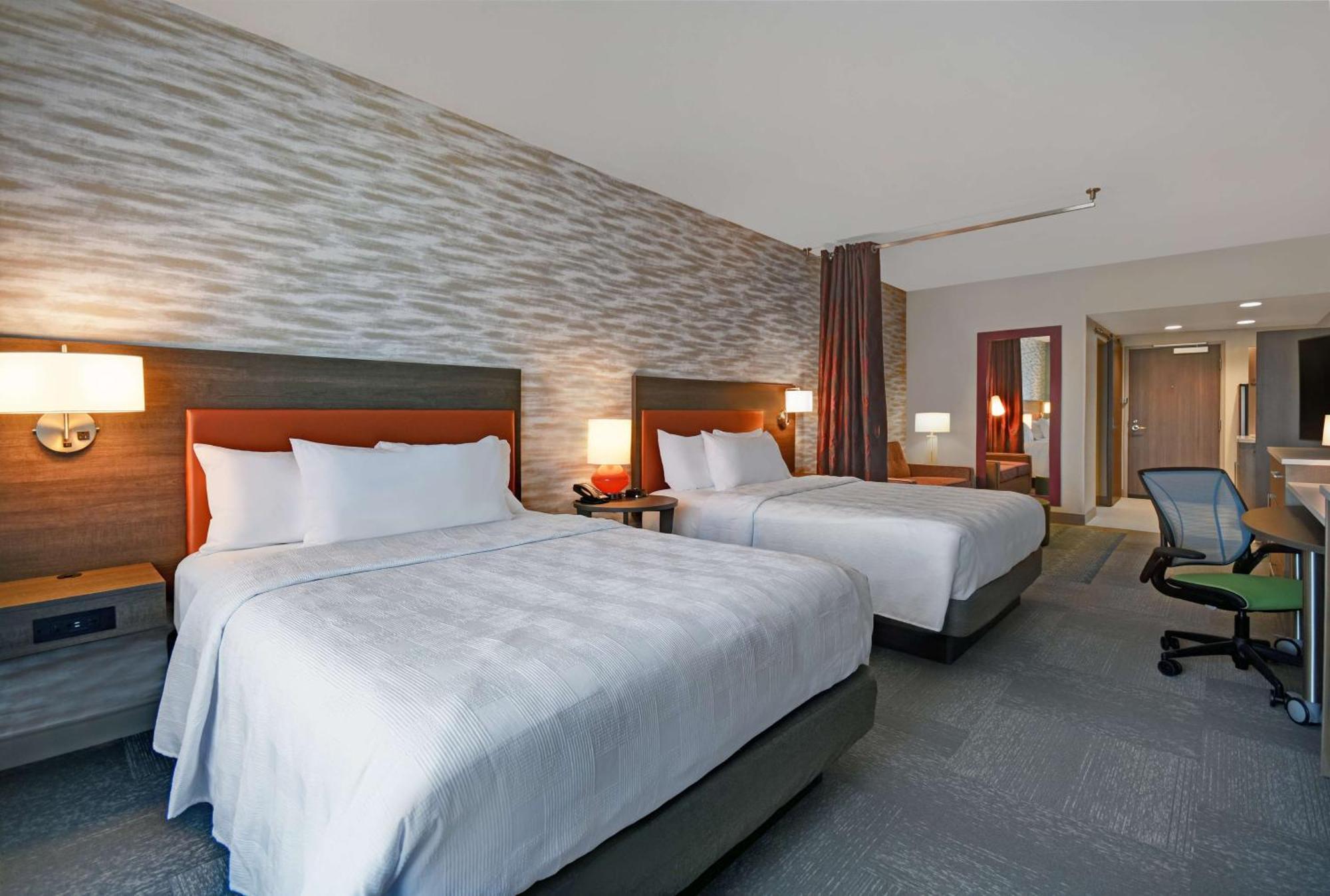 Queen Studio with Two Queen Beds - Mobility Access/Non-Smoking