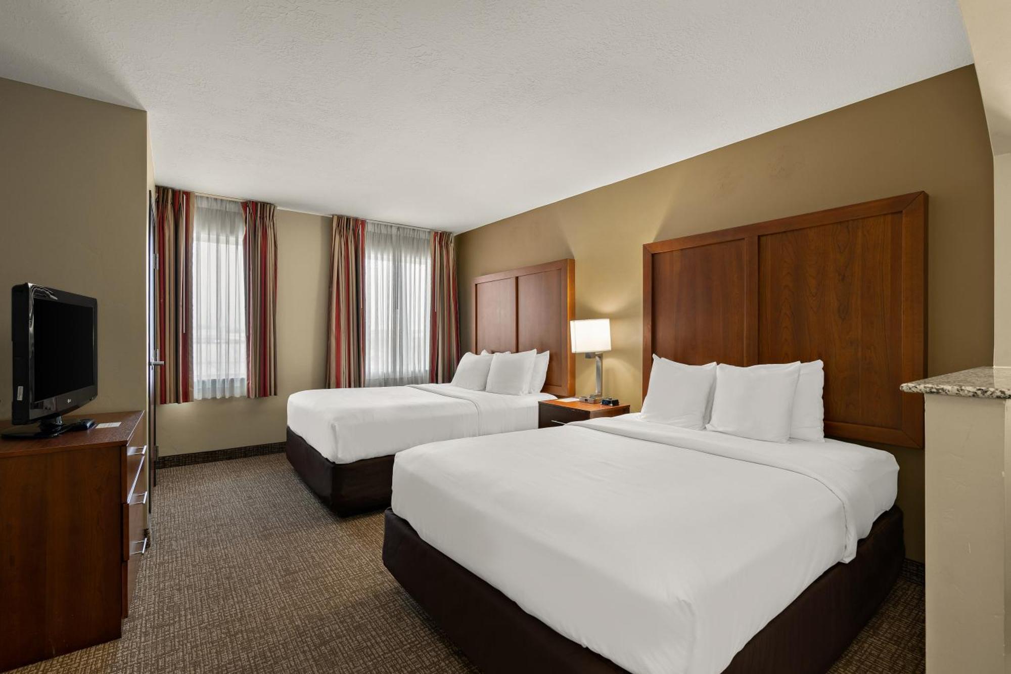 Queen Suite Two Queen Beds Non-Smoking