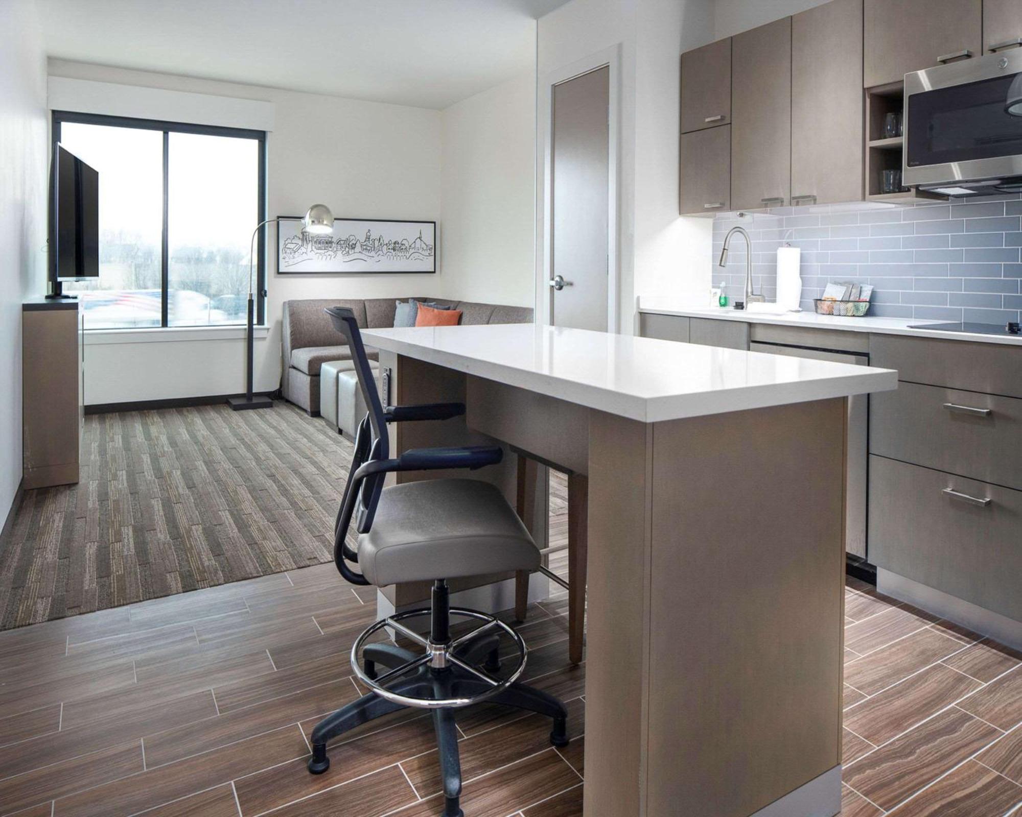 One Bedroom Kitchen Suite with Two Queen Beds and Sofa Bed,1500382240:JPEG