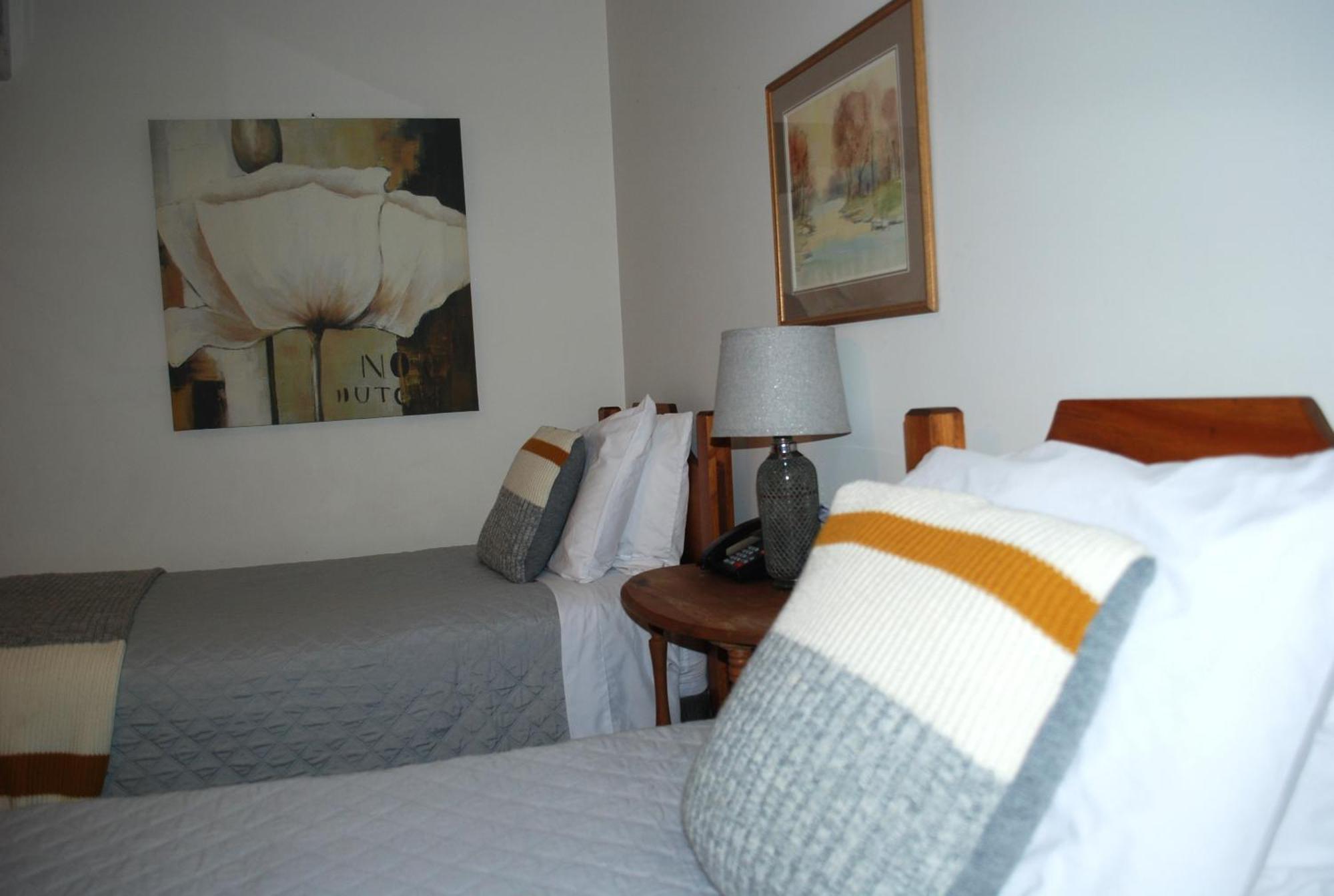 Standard Twin Room,1518931171:JPEG