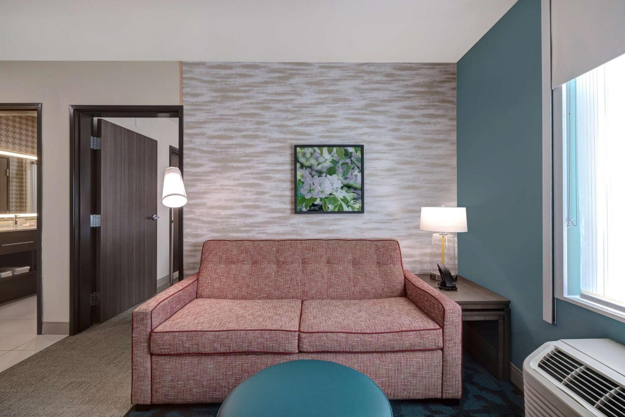 One-Bedroom King Suite - Non-Smoking