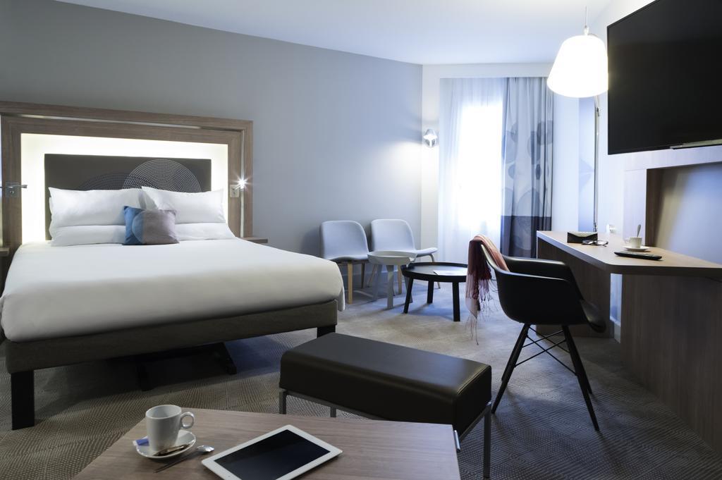 Executive Queen Room With Sofa Bed