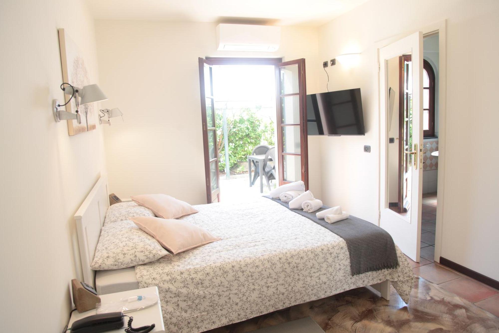Camera Matrimoniale con Letto Supplementare e Patio - Accesso Disabili