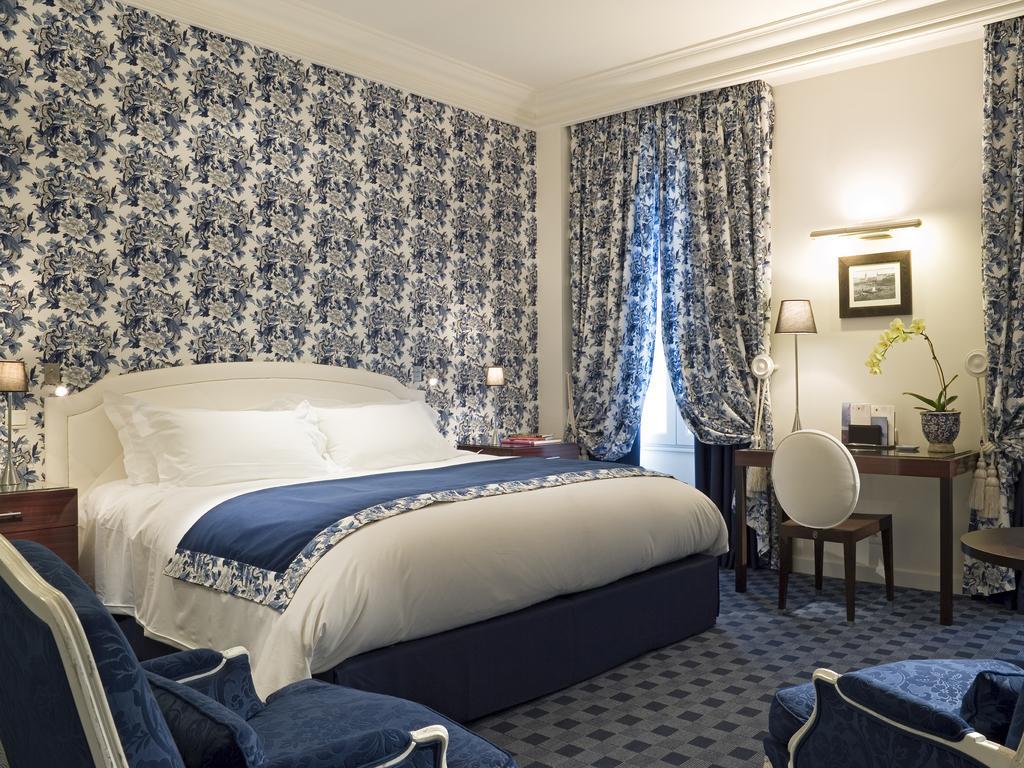 Superior Double Room with Square View