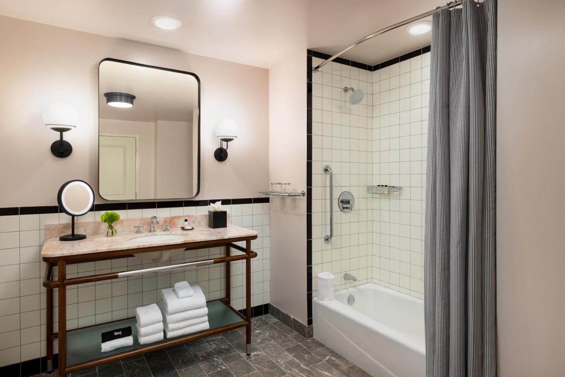 Queen Room Two Queen Beds Bath Tub Mobility Access