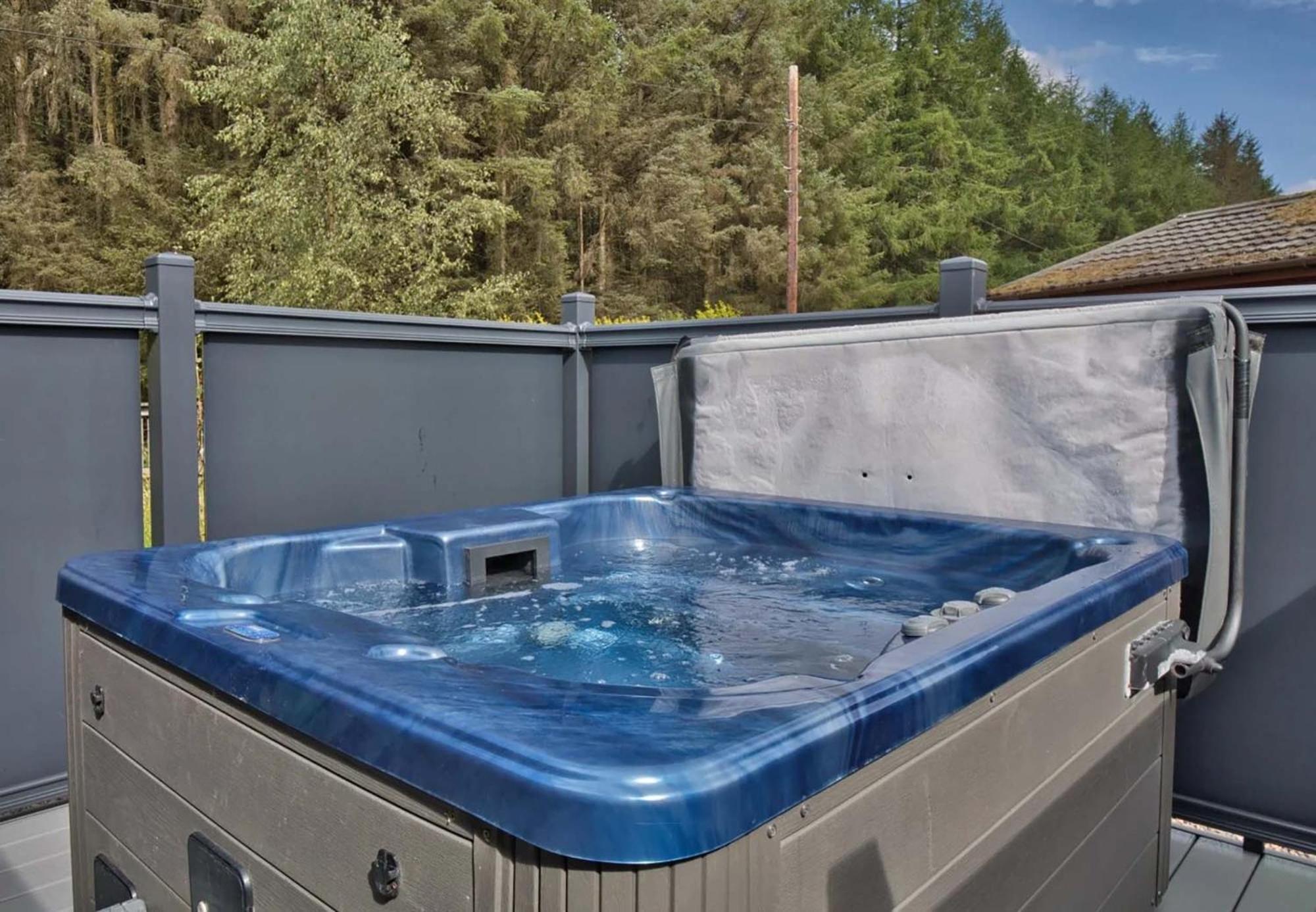 Pet friendly Luxury Hot Tub Lodge – 3 Bed