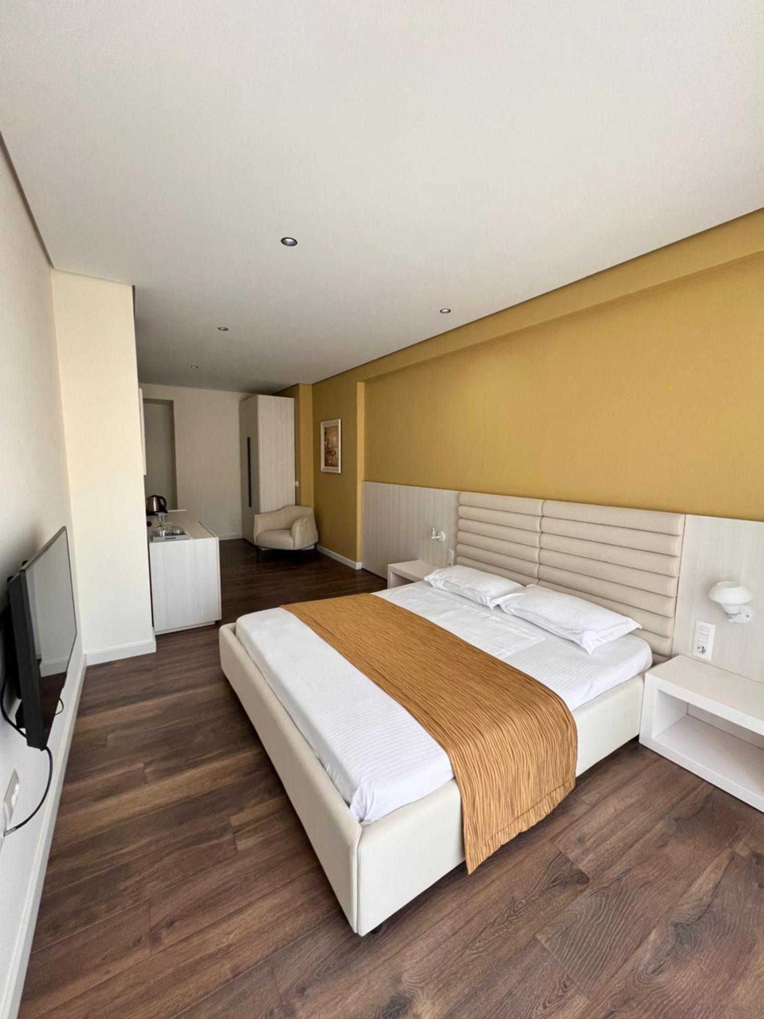 Double Room Mountain View