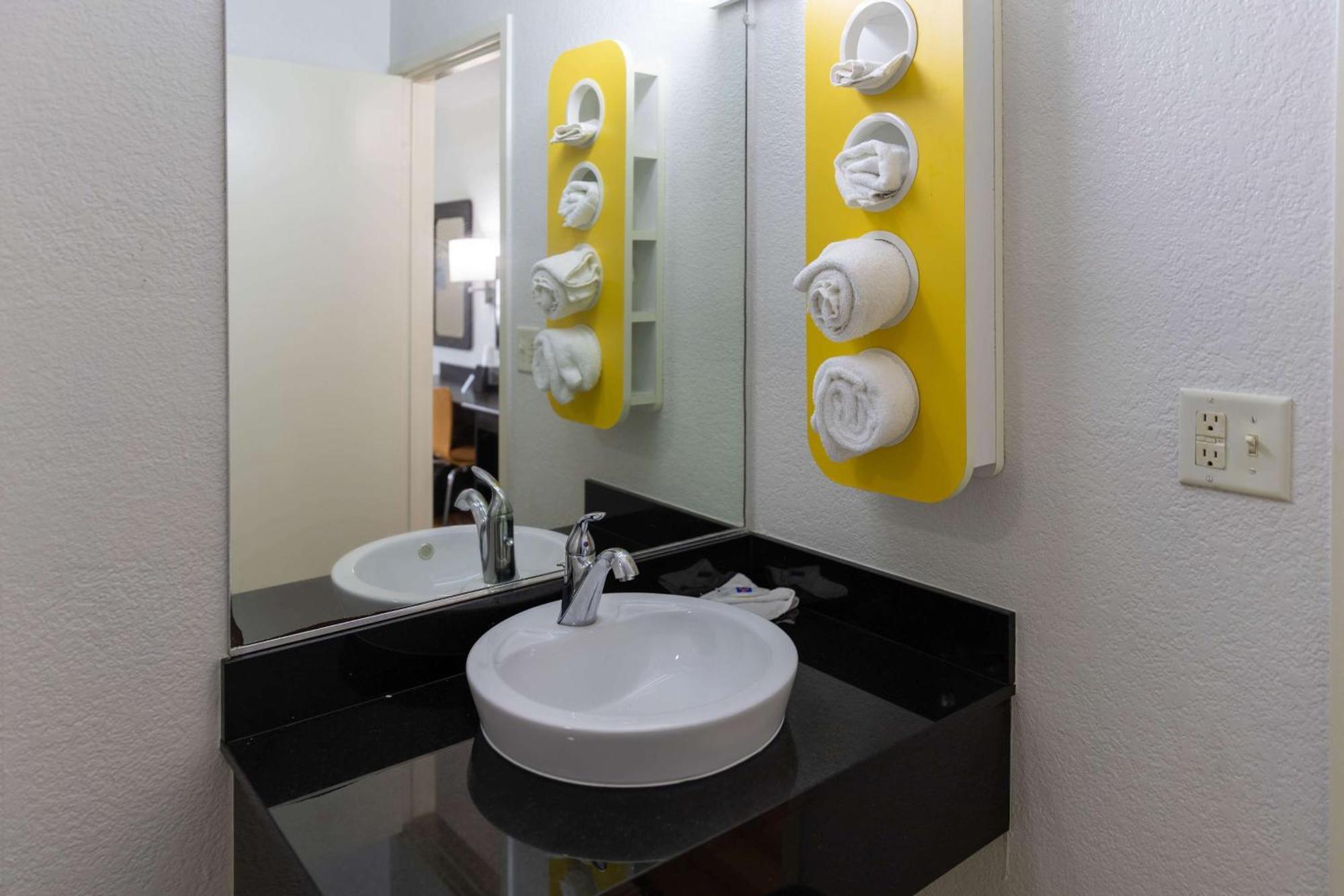 Deluxe Quadruple Room - Non-Smoking