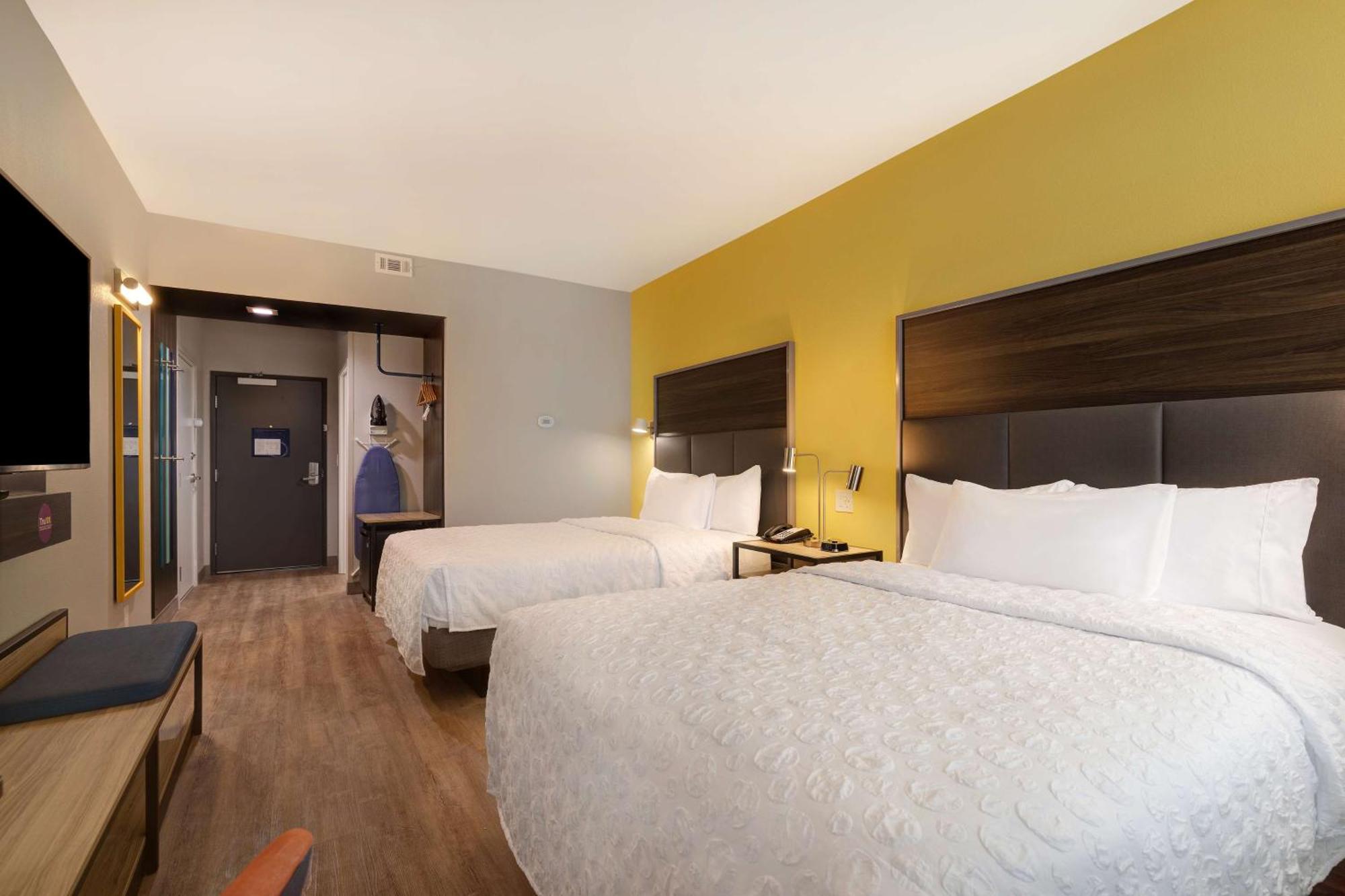Queen Room Two Queen Beds Hearing Access