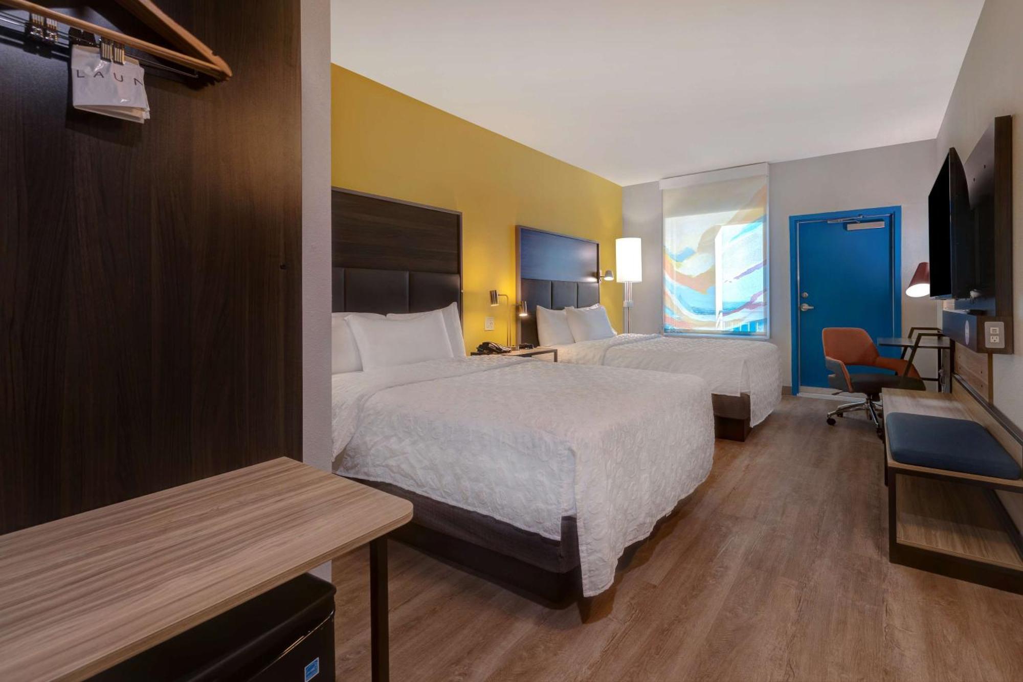 Queen Room Two Queen Beds Hearing Access