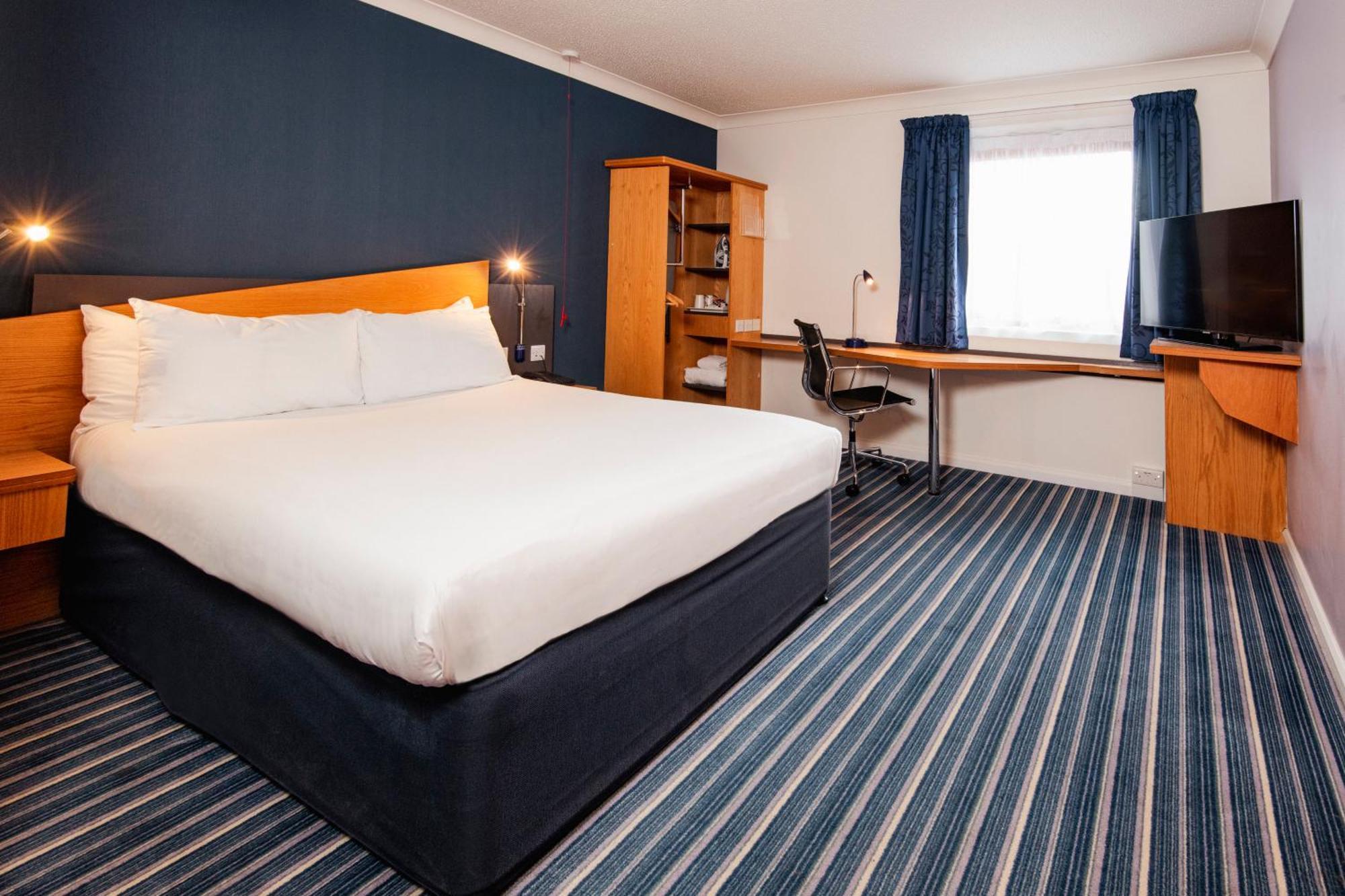 Double Room with Free Hot Breakfast - Accessible