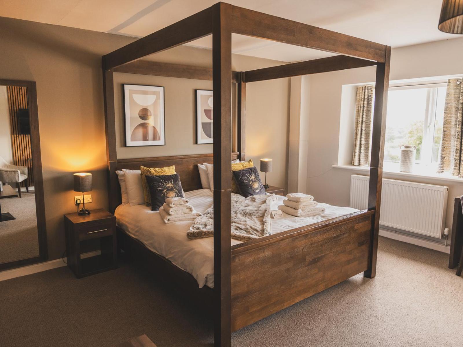 Four Poster Room