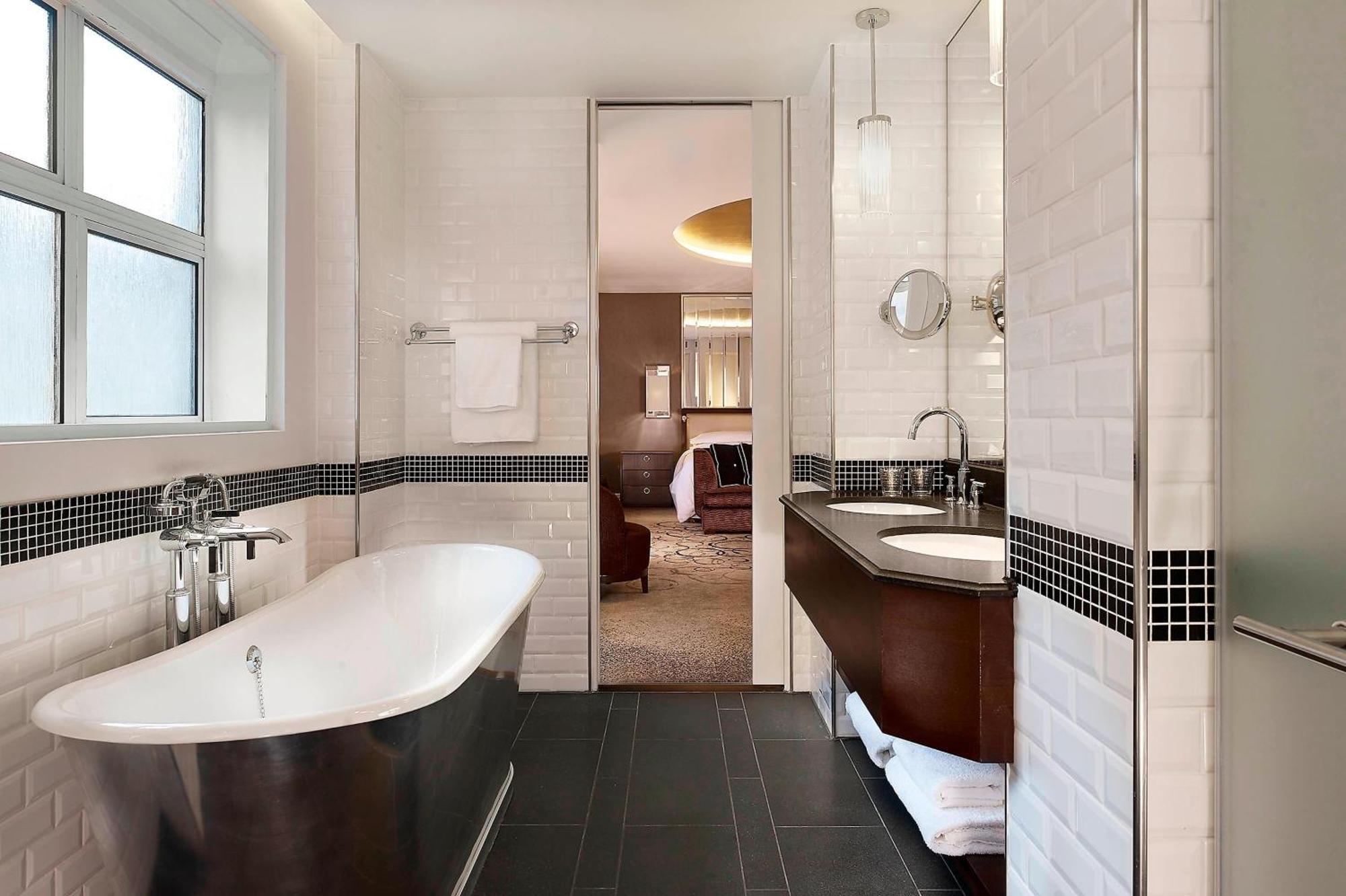 Art Deco Family Suite - Club Lounge Access