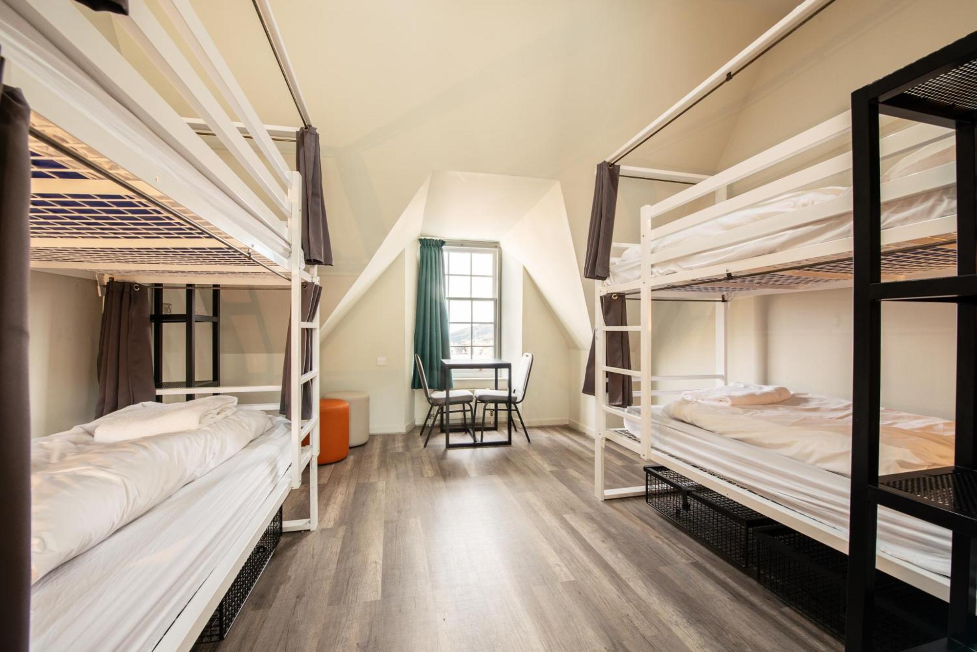 Bed 6-Bed Dormitory Room