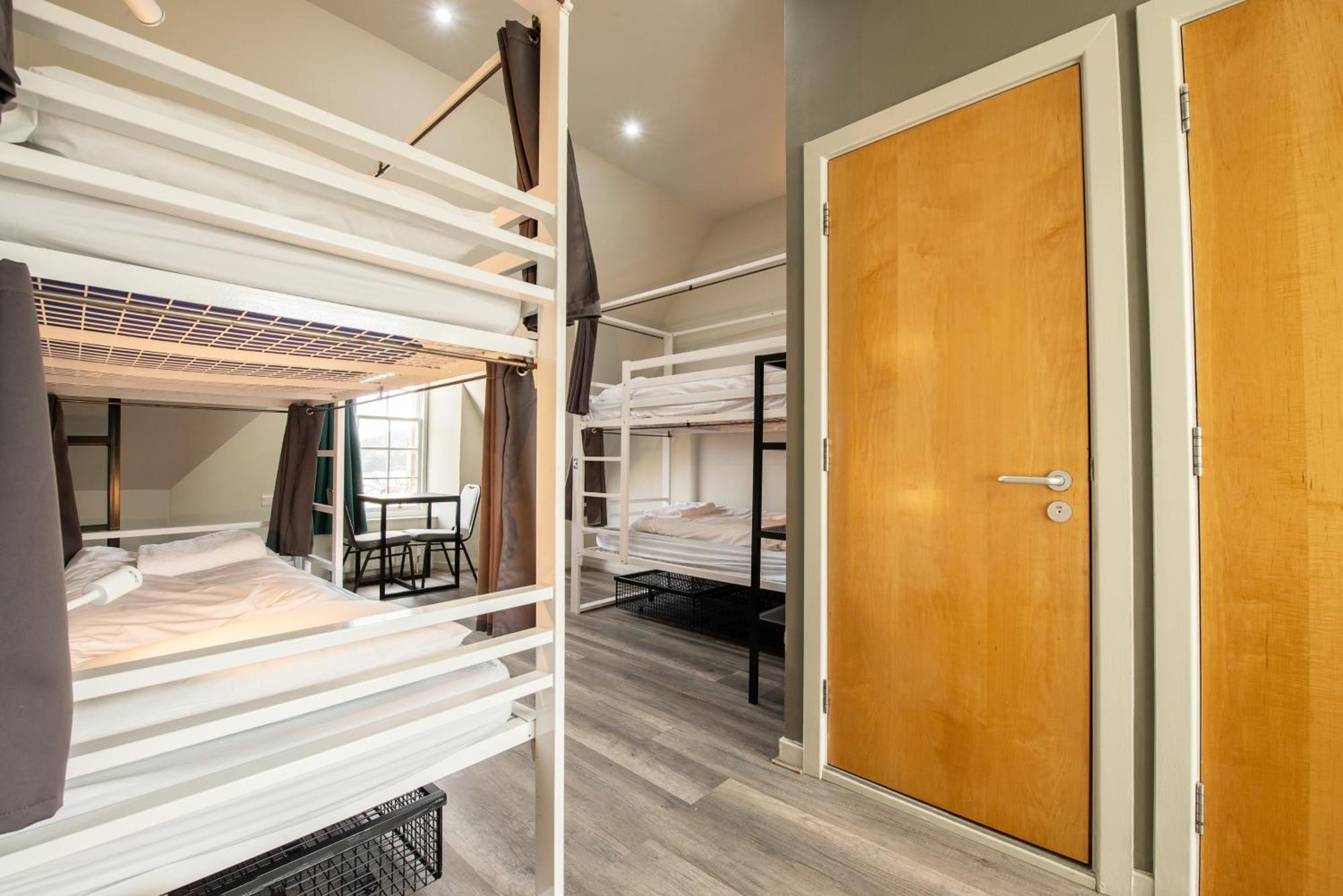 Bed 6-Bed Dormitory Room