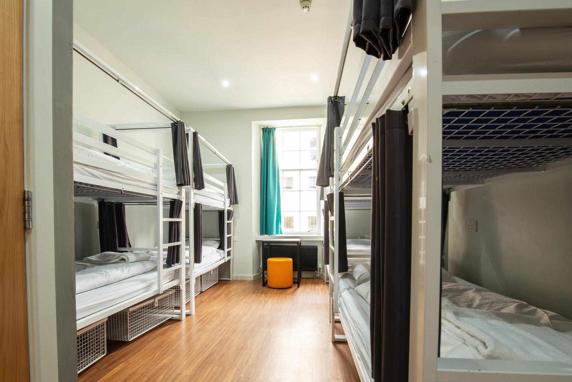 Bed 8-Bed Dormitory Room