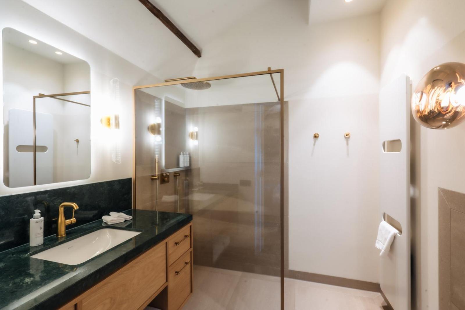 Deluxe Room,1599640163:JPEG