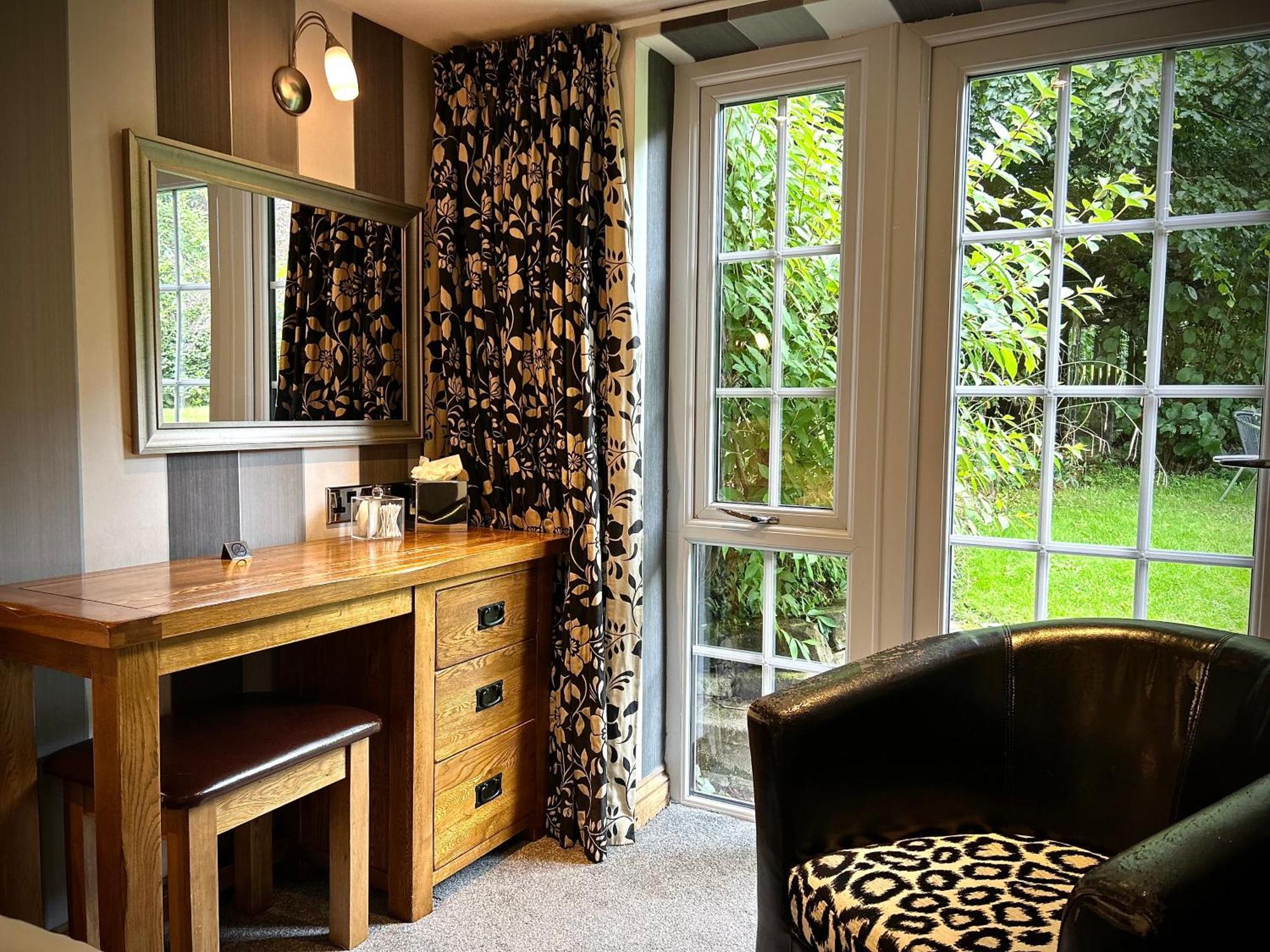 Queen Room with Garden View