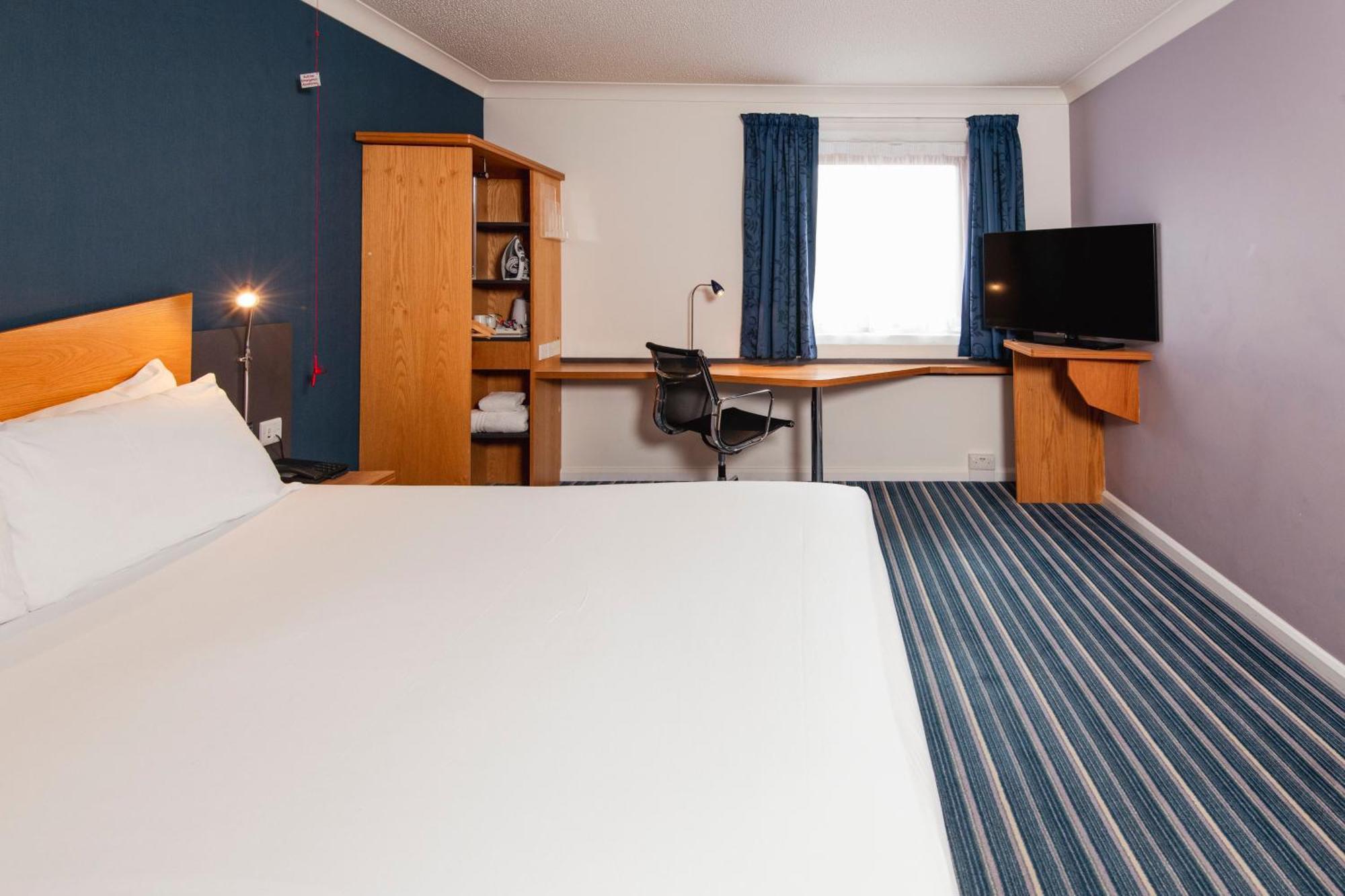 Double Room with Free Hot Breakfast - Accessible
