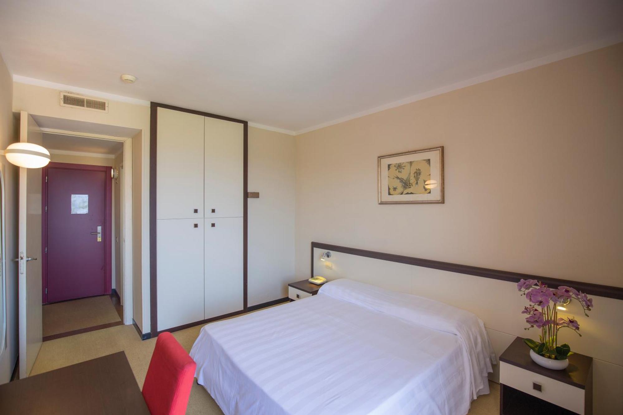 Double or Twin Room Sea View