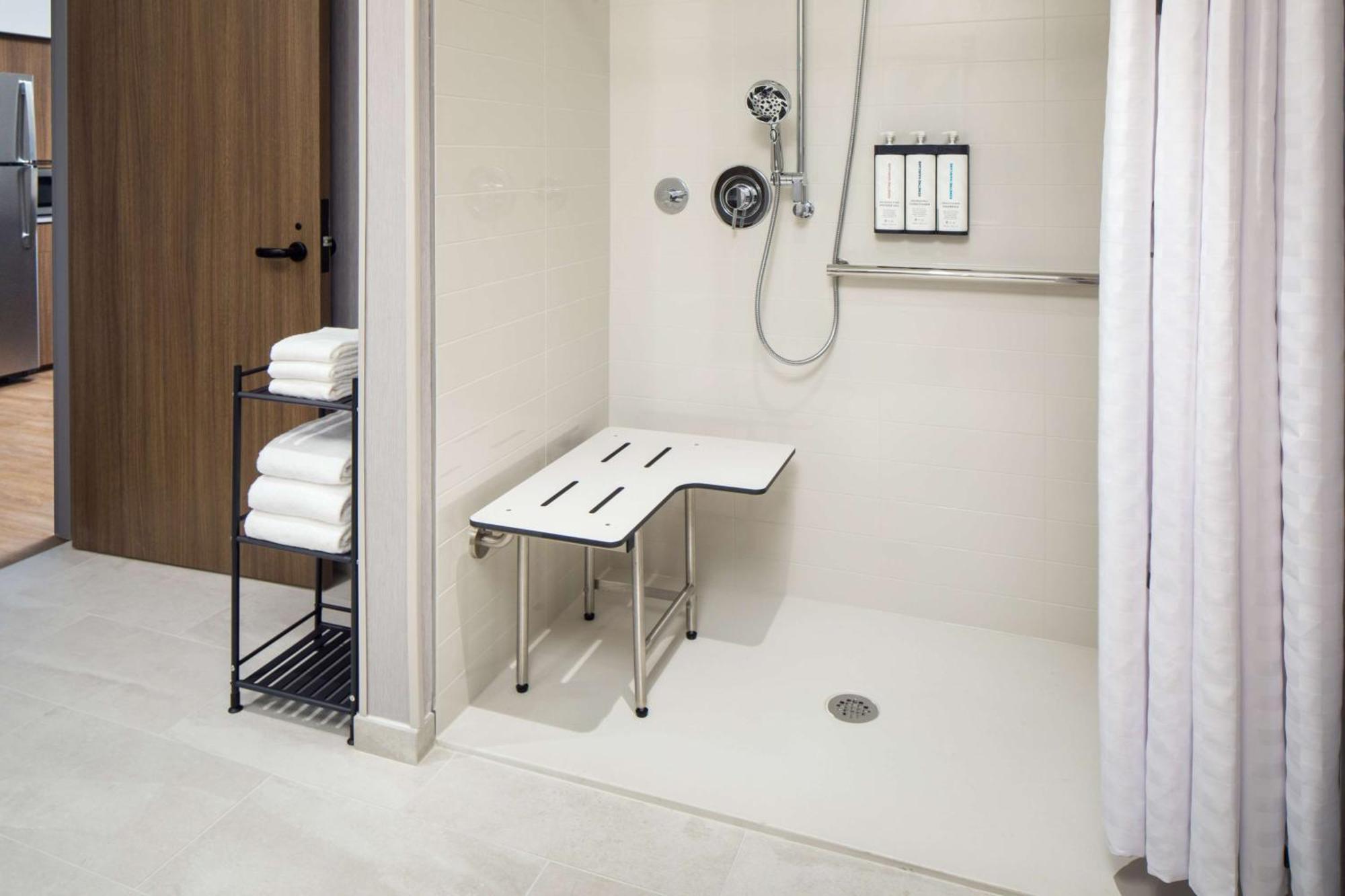 King Suite with Sofa Bed and Roll-In Shower - Disability Access