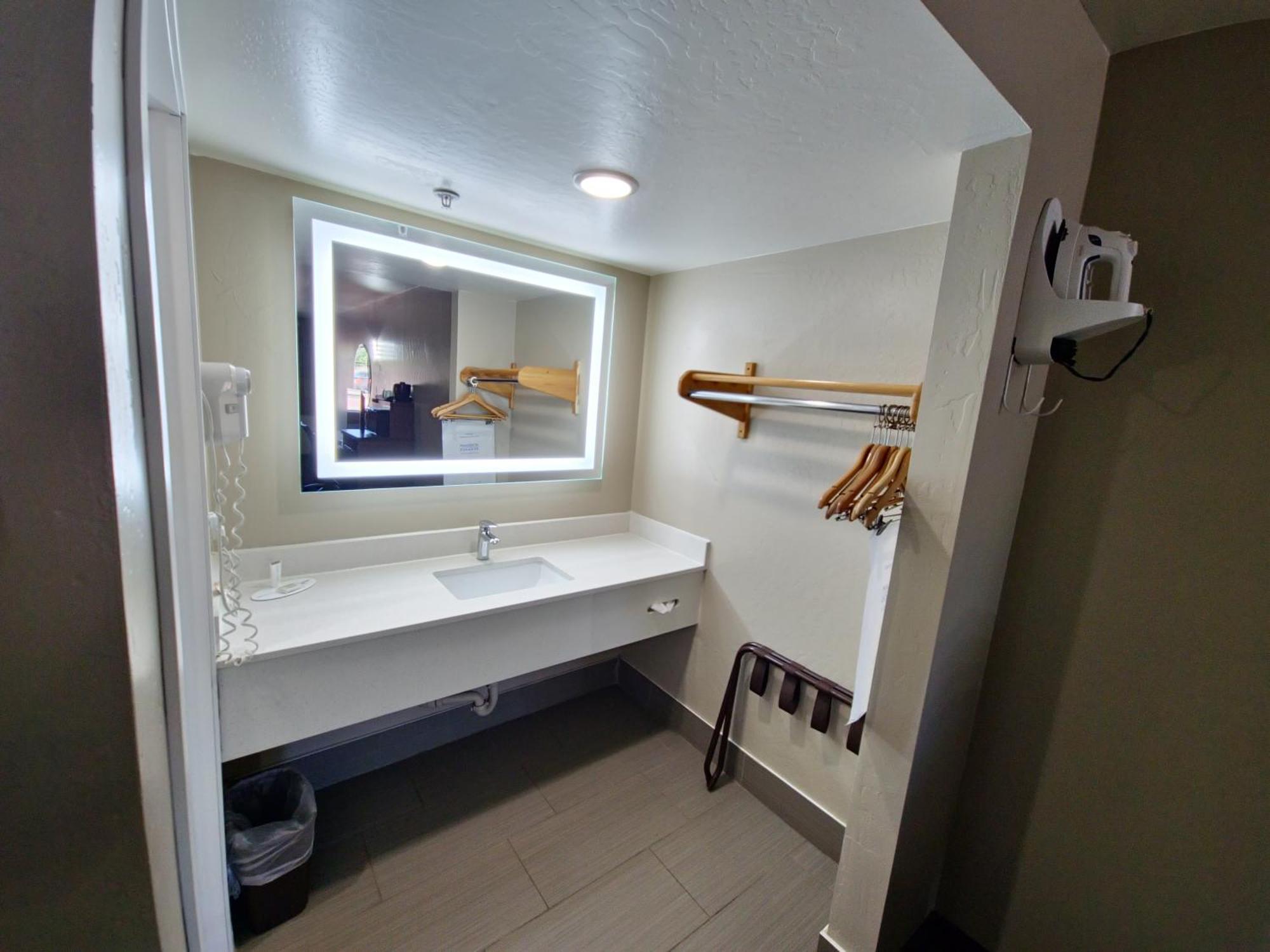 Studio Suite with Two King Beds - Non-Smoking