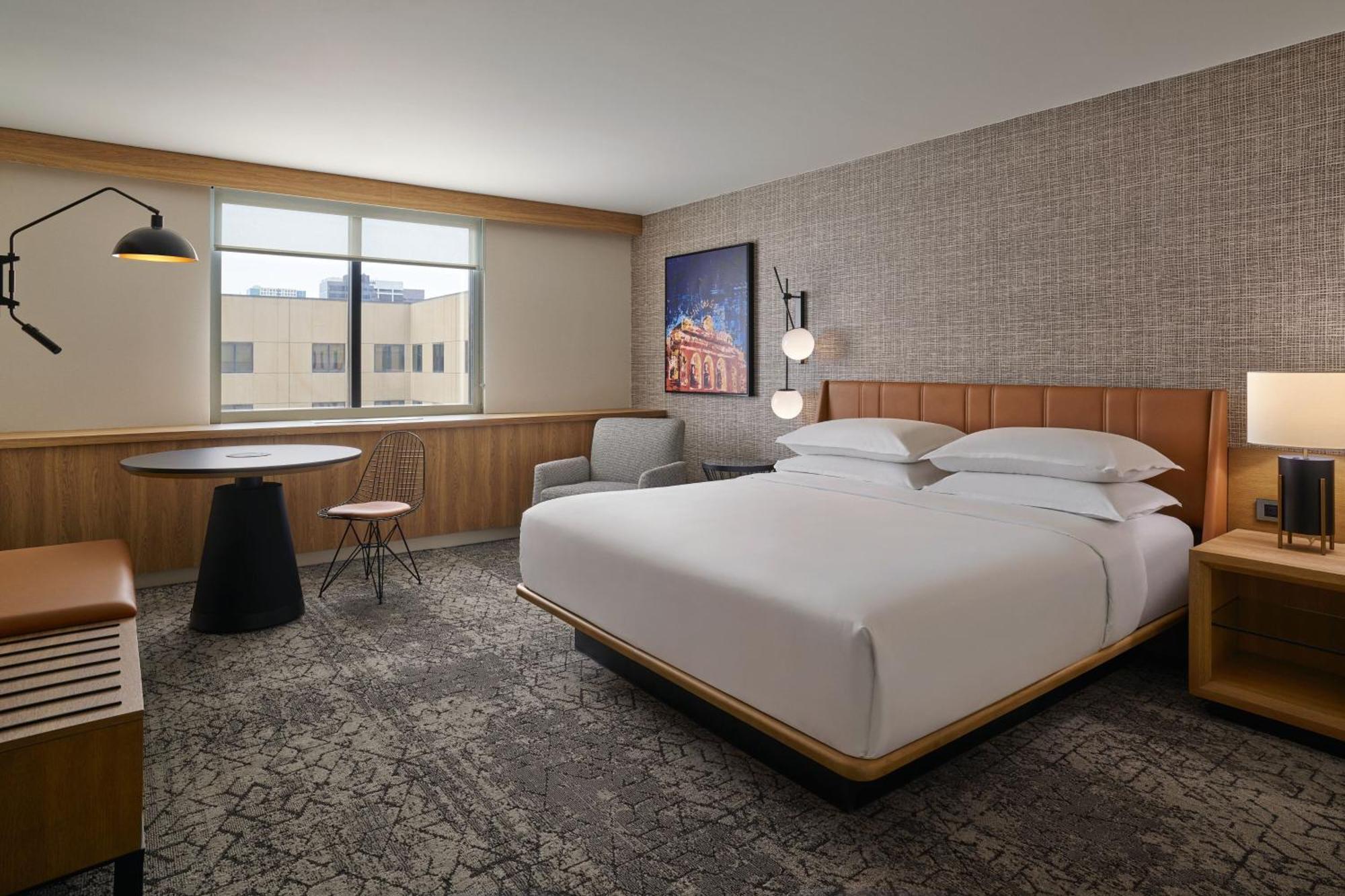 Deluxe King Room City View