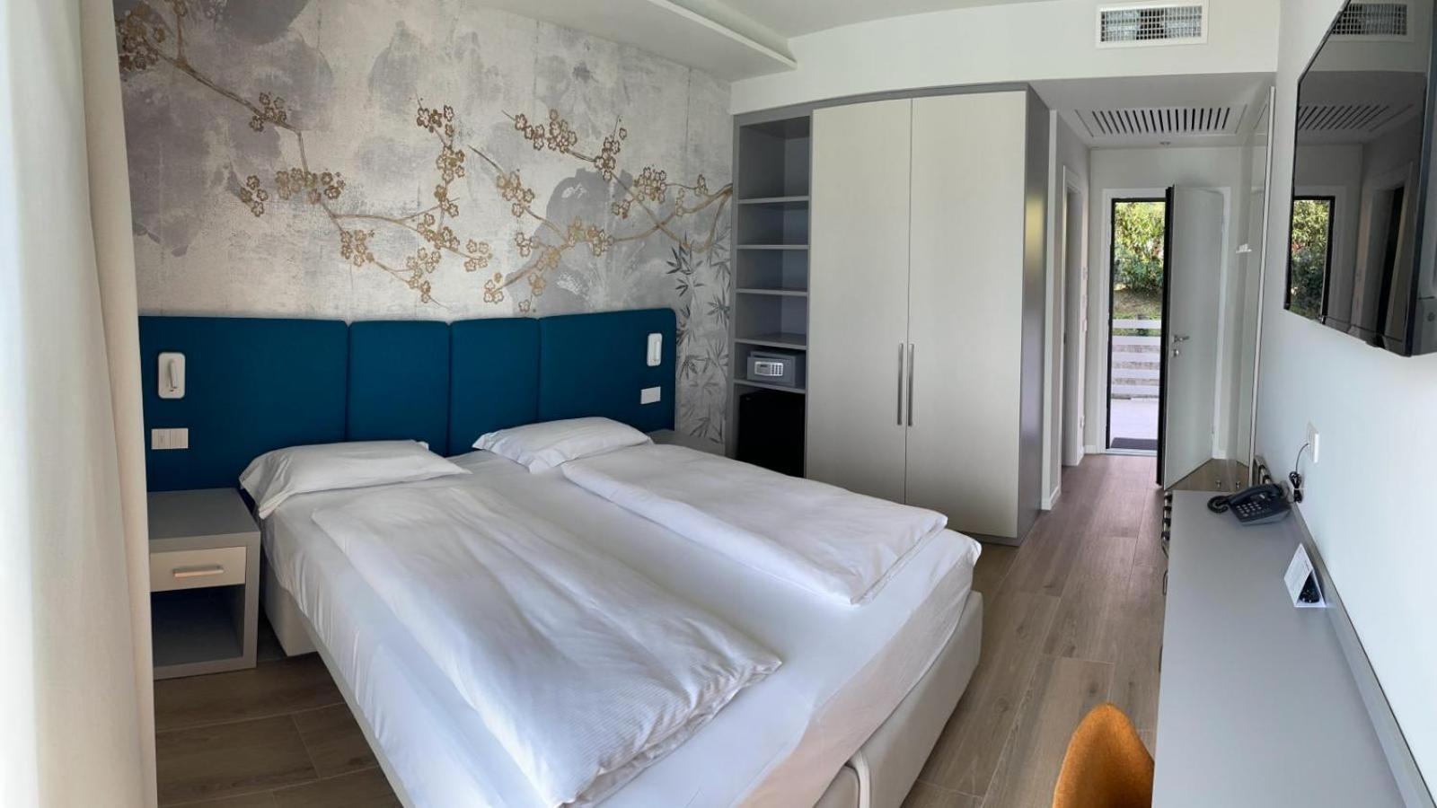 Double Room with Lake View in Villa Silvia